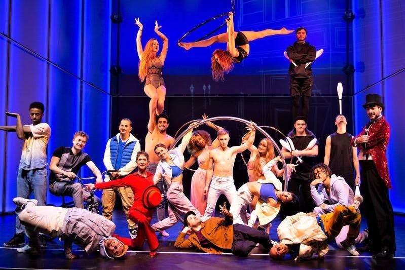 Die neue Show „FLYING DREAMS“ im Wintergarten: Streetdance trifft Varieté!