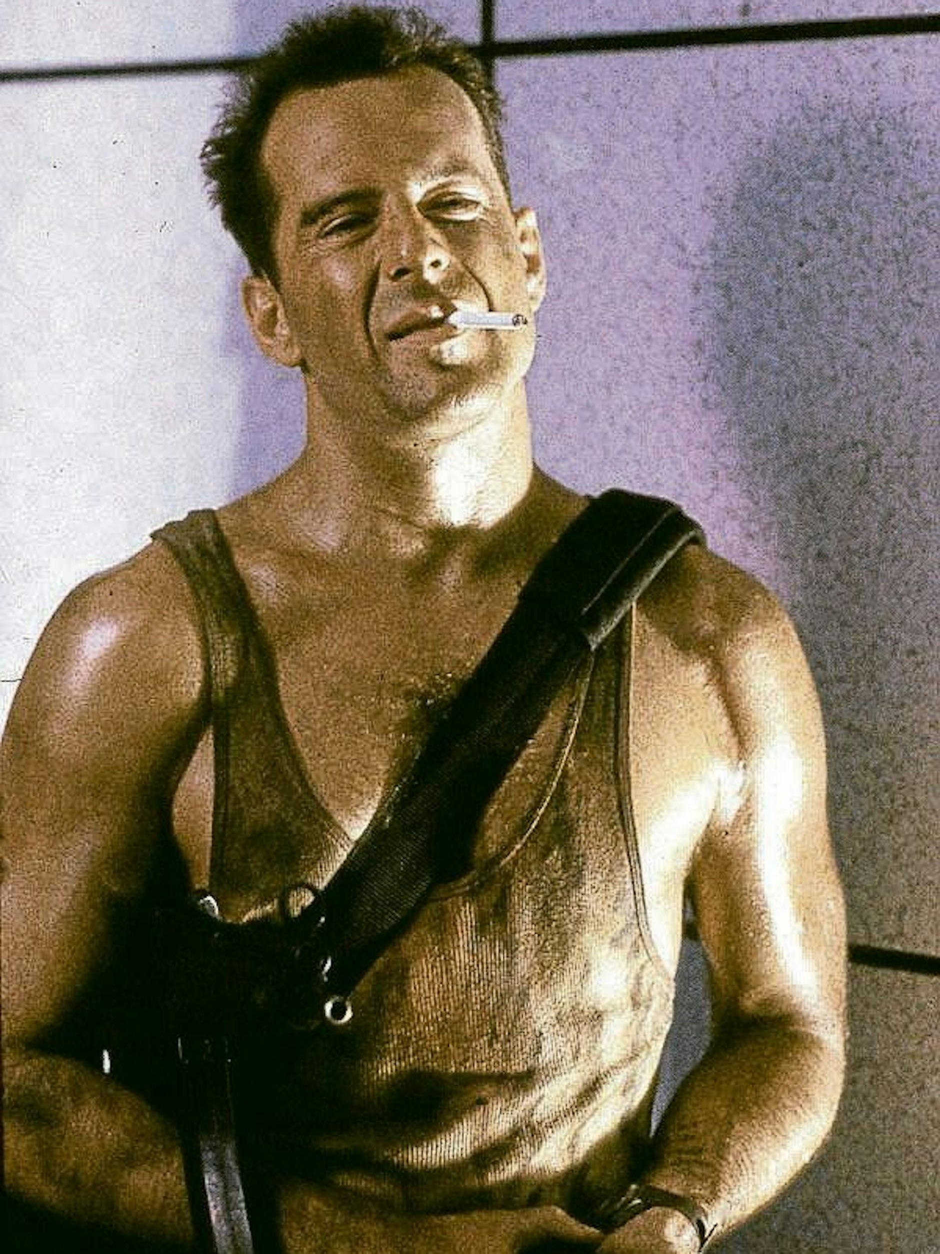 In der Rolle, die ihn berühmt machte: Bruce Willis als John McClane in „Die Hard – Stirb Langsam“ von 1988.
