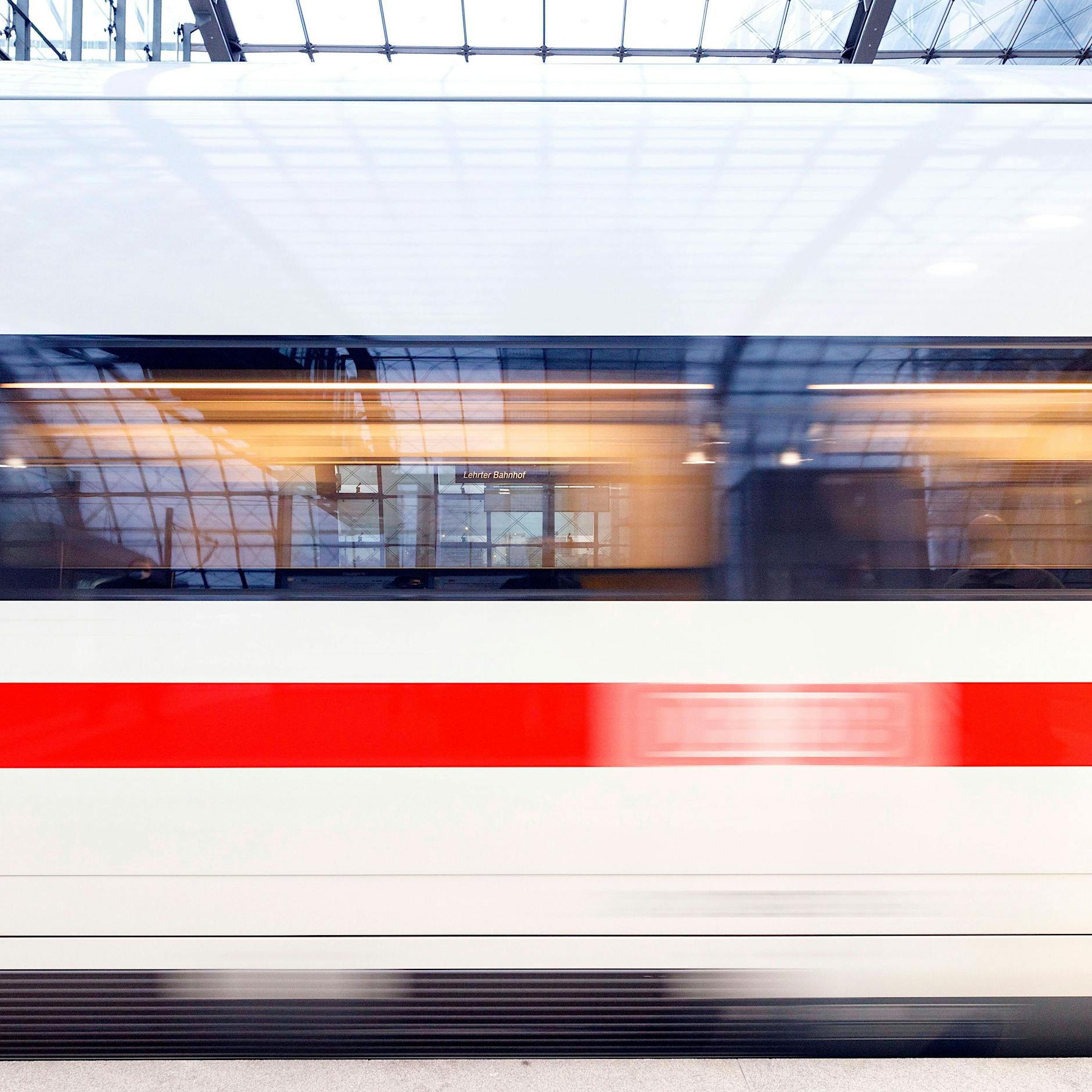 Mann will Katze in Zugtoilette ertränken
