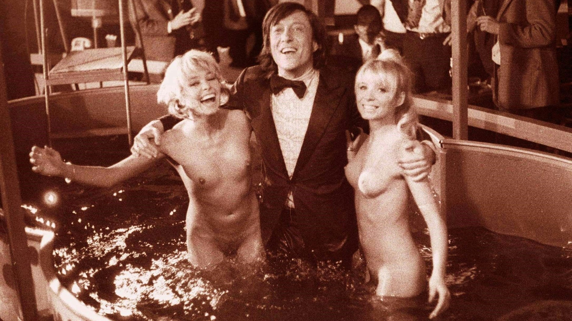 Playboy Rolf Eden mit Ingrid Steeger und Monika Marc in den 1970er-Jahren
