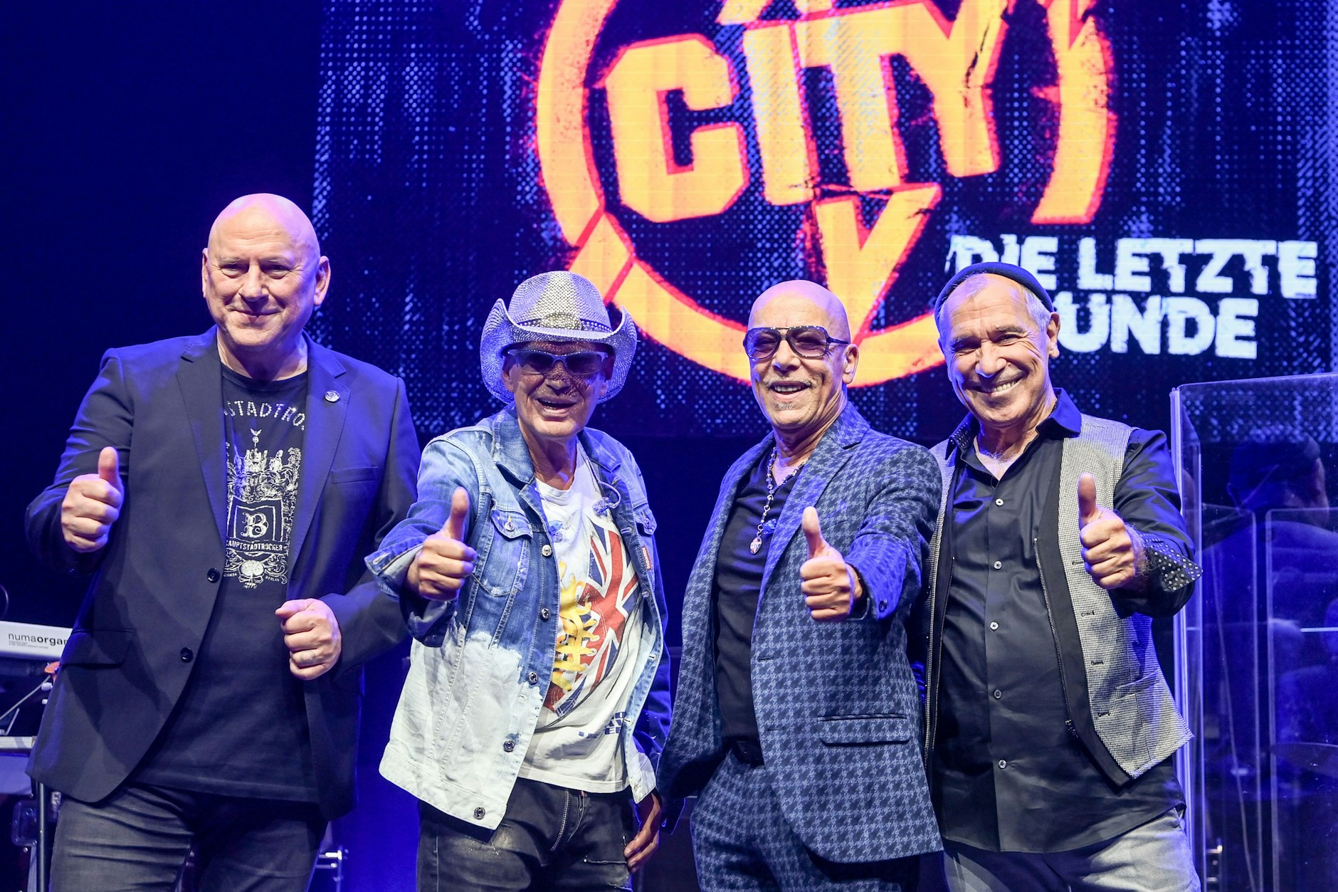 Die Musiker Manfred Hennig (von links nach rechts), Toni Krahl, Fritz Puppel und Georgi Gogow von der Band City machen Schluss. Sie verabschieden sich mit einem letzten Album.