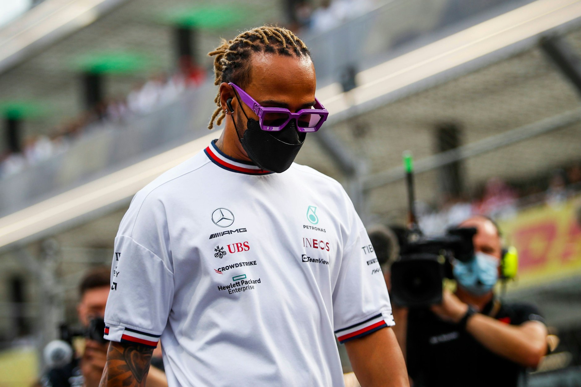 Lewis Hamilton wirkt seit Wochen sehr nachdenklich. Jetzt schrieb er emotionale Worte an seine Fans.