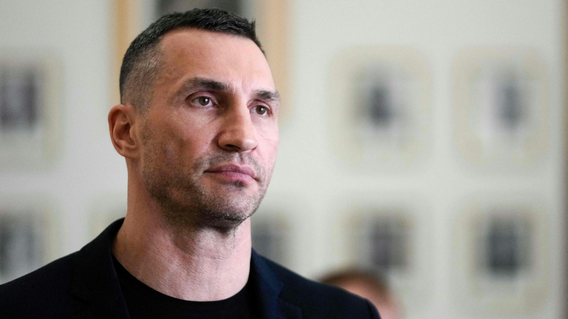 Der ukrainische Ex-Boxprofi Wladimir Klitschko nach einen Treffen im Wirtschaftsministerium mit Robert Habeck in Berlin.