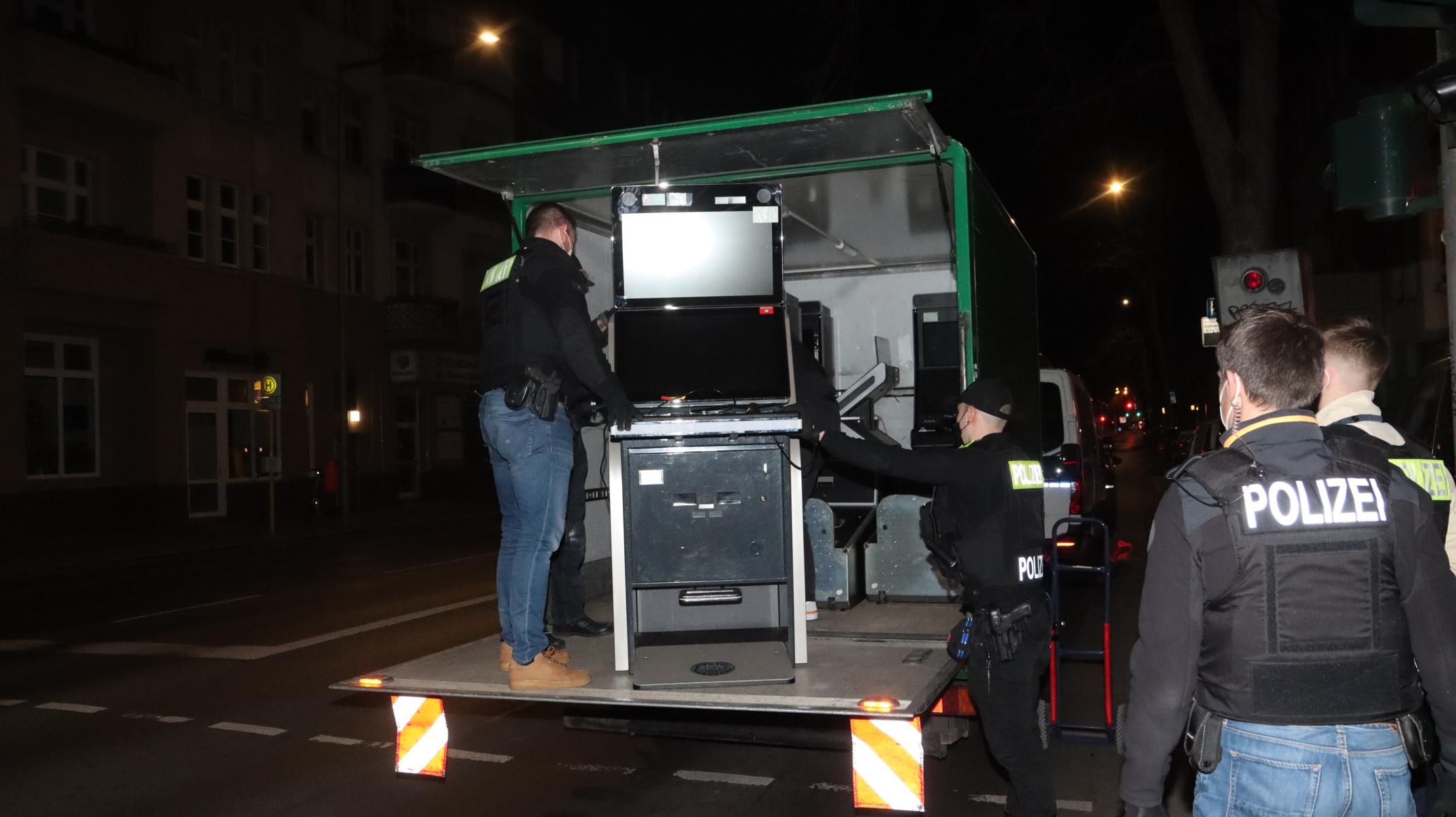 Glücksspiel-Razzia in Berlin: 21 Automaten beschlagnahmt