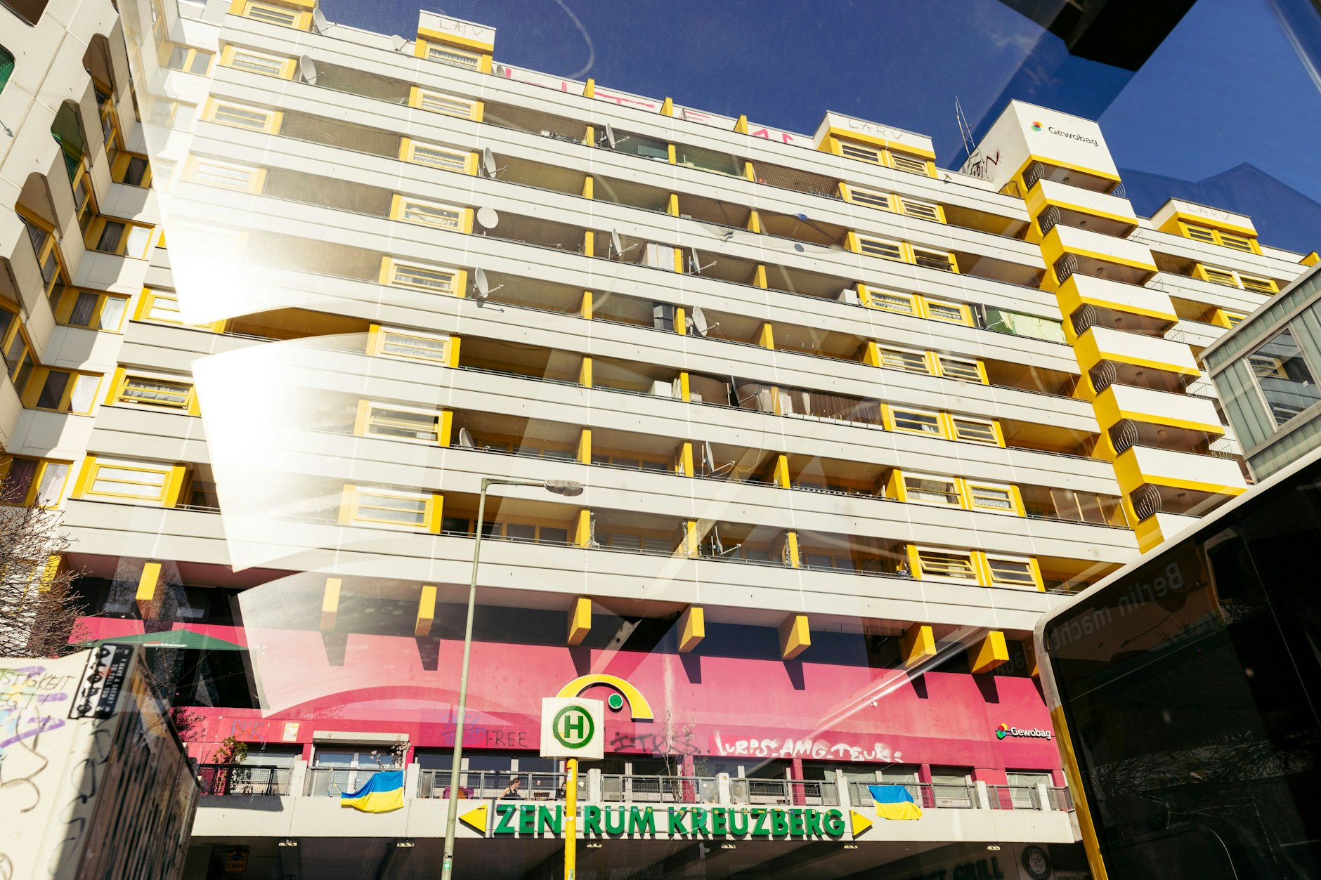 Das Zentrum Kreuzberg am Kottbusser Tor. In die erste Etage dieses Riegels soll die dauerhaft besetzte Polizeiwache einziehen.