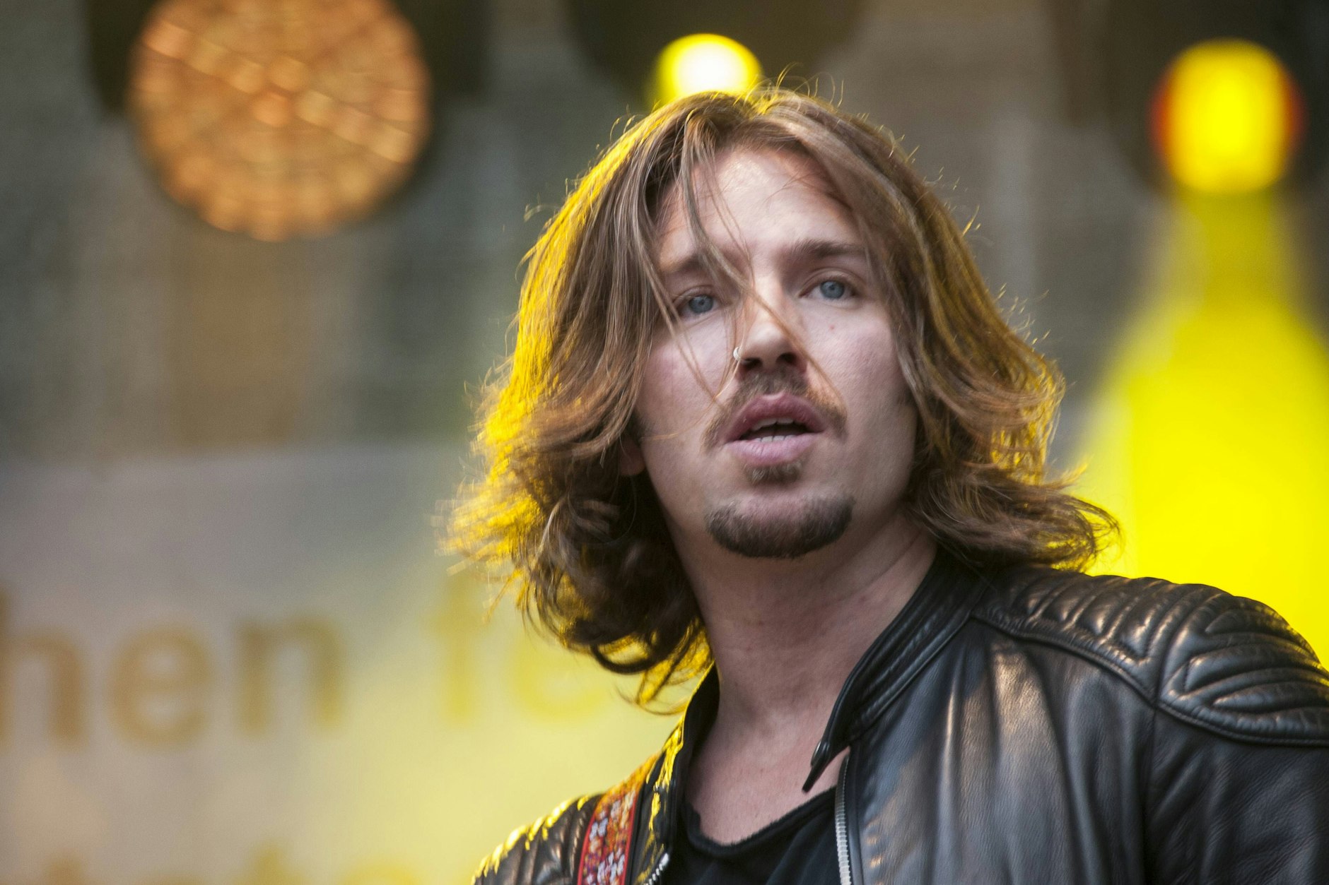 Gil Ofarim bei einem Liveauftritt in München