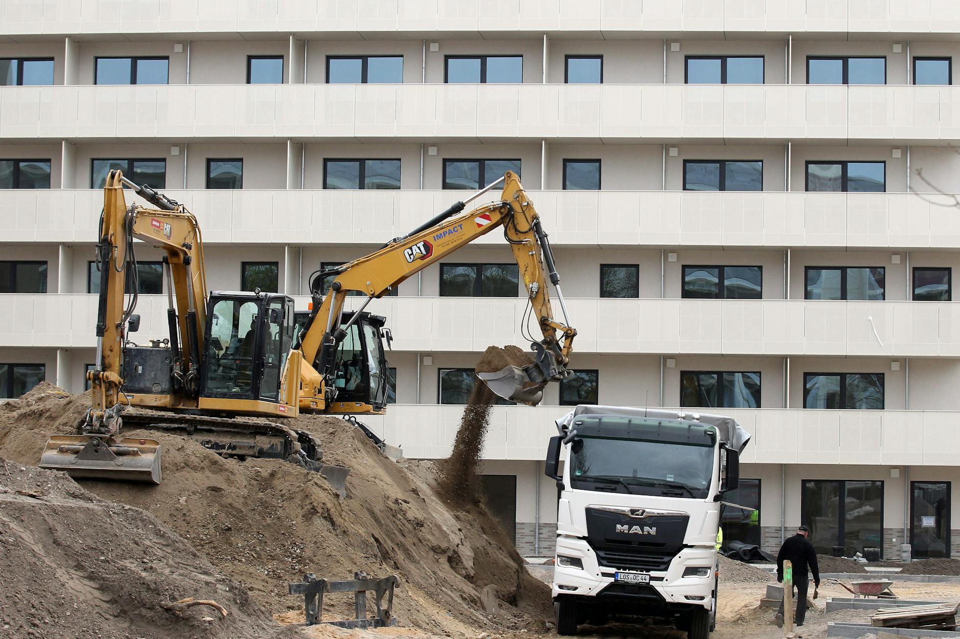 Wer in Berlin baut, muss Erdreich bewegen – und immer mehr Geld