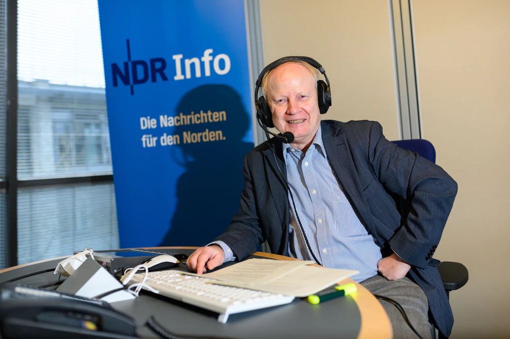 Ist ER der neue Drosten? Ein erfolgreicher NDR-Podcast erklärt Militärstrategien