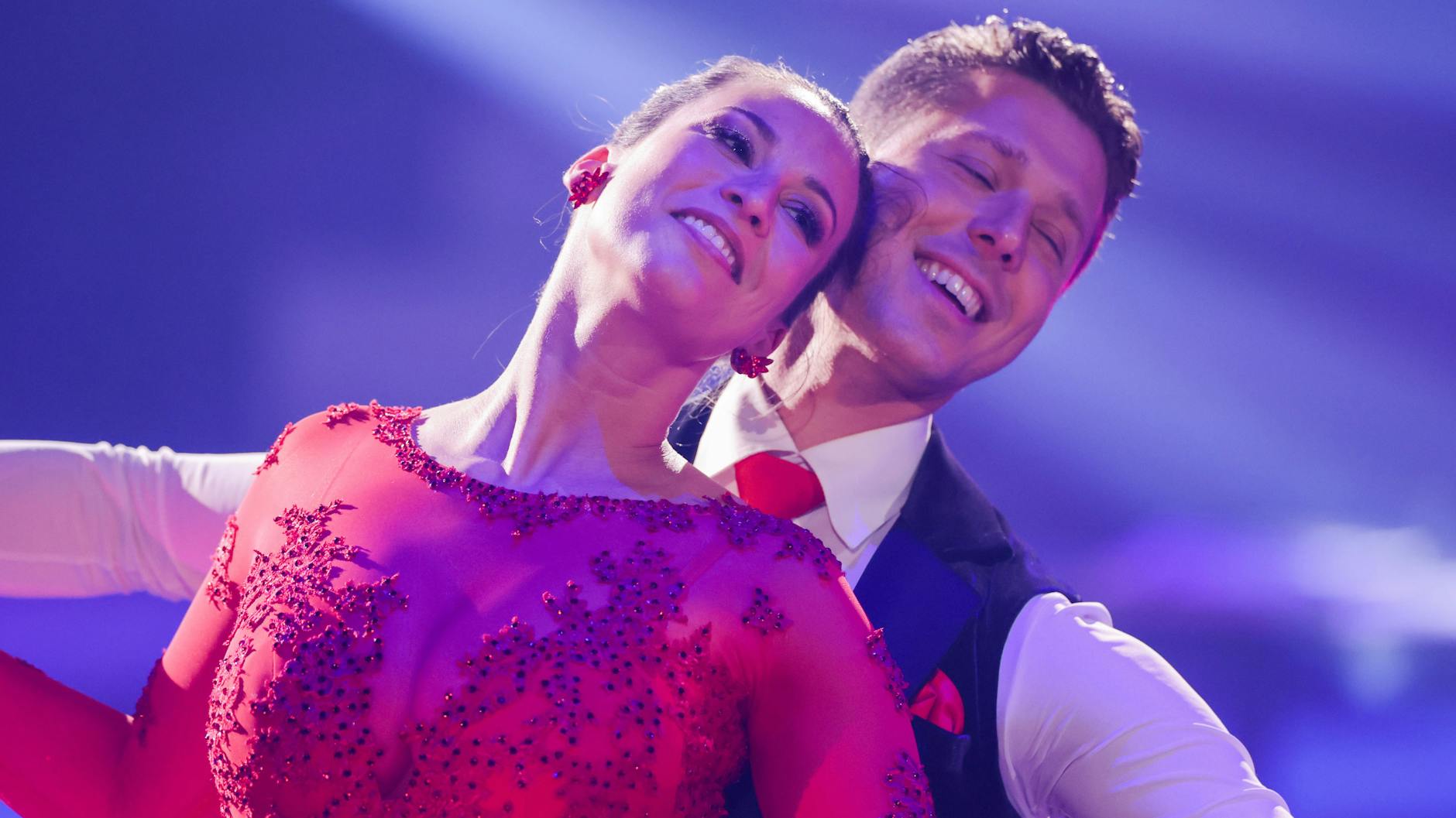 Dürfen nach dem Aus von Michelle wieder mittanzen: Nachwuchspolitikerin Caroline Bosbach tanzt bei „Let’s Dance“ mit Valentin Lusin.