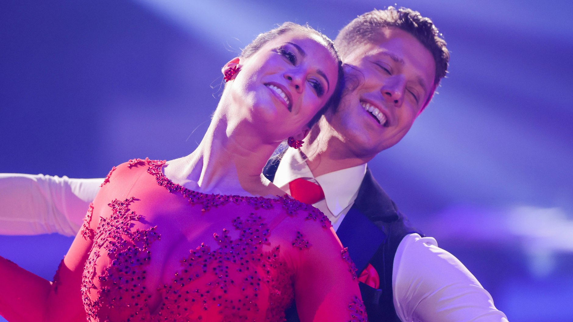 Dürfen nach dem Aus von Michelle wieder mittanzen: Nachwuchspolitikerin Caroline Bosbach tanzt bei „Let’s Dance“ mit Valentin Lusin.