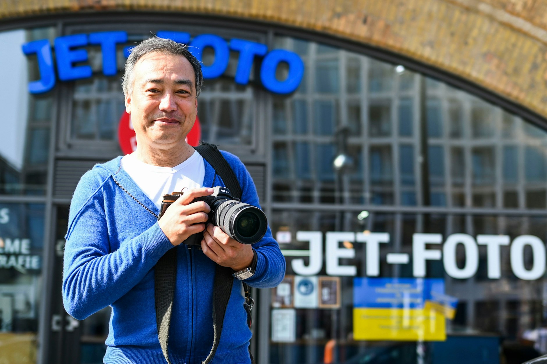 Der Fotostudio-Betreiber Ralf Kranert hat mit seiner Familie schon für über 1300 Ukrainer kostenlos Passfotos erstellt.