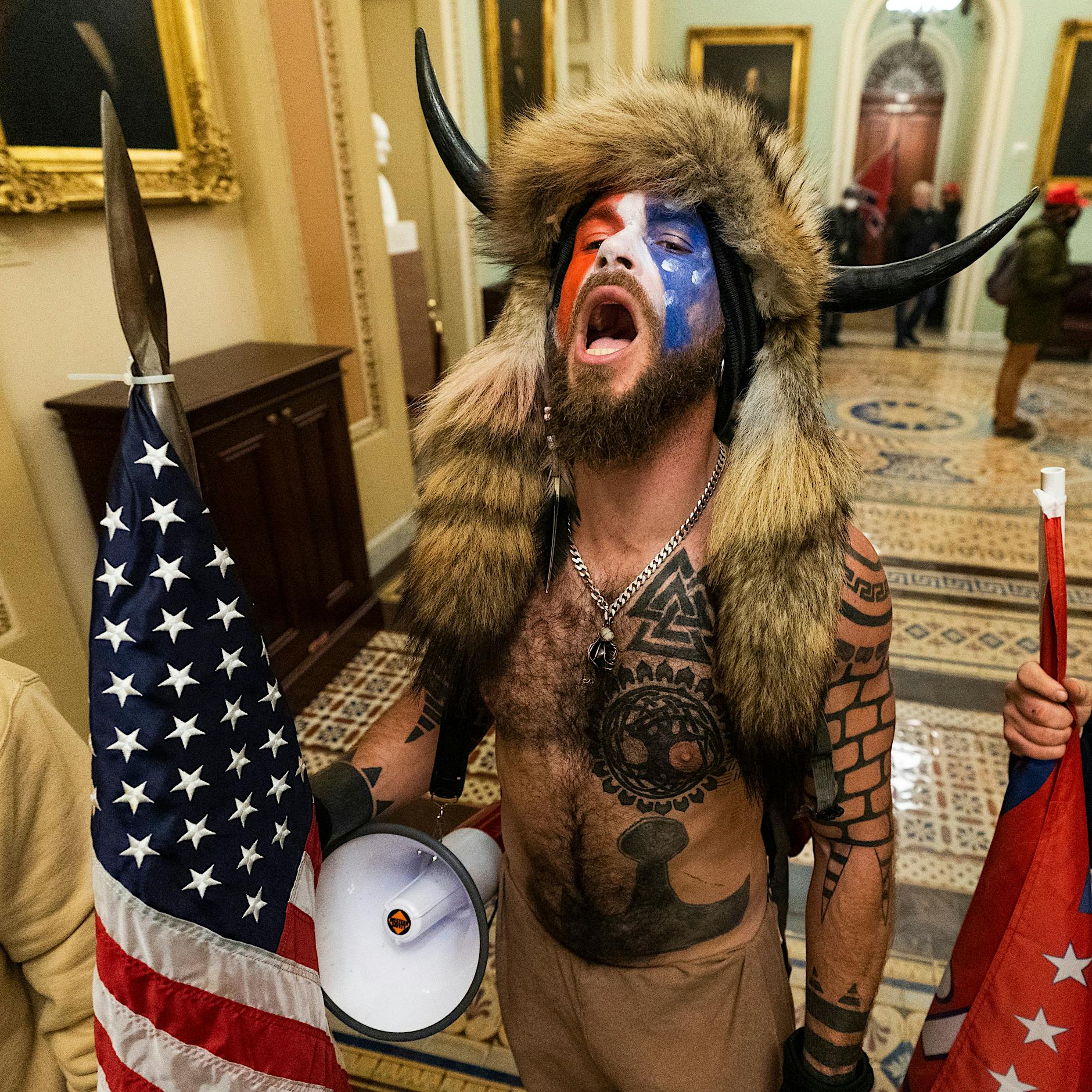 QAnon in Deutschland: Jeder Zehnte glaubt an die Verschwörungsideologie