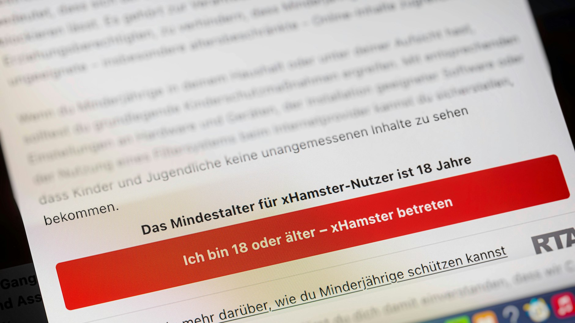 Für den Besuch auf auf xhamster braucht es keinen Altersnachweis. 