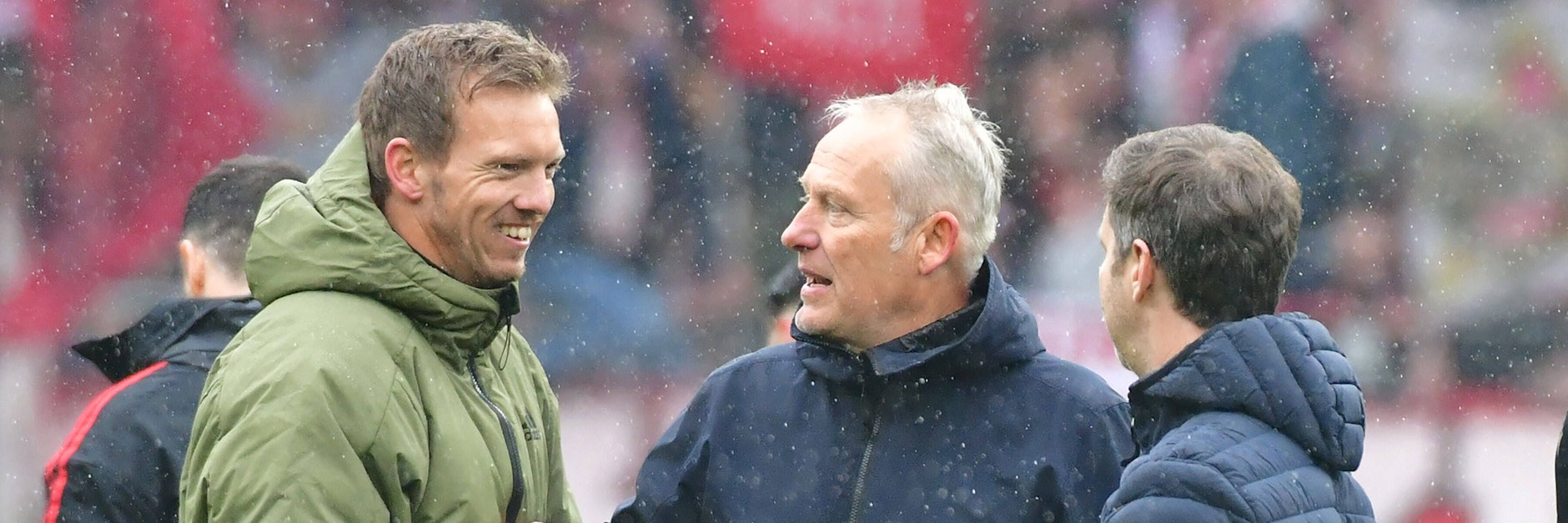 Bayern-Trainer Julian Nagelsmann (l.) und Freiburg-Coach Christian Streich waren nach Abpfiff nicht unbedingt einer Meinung.