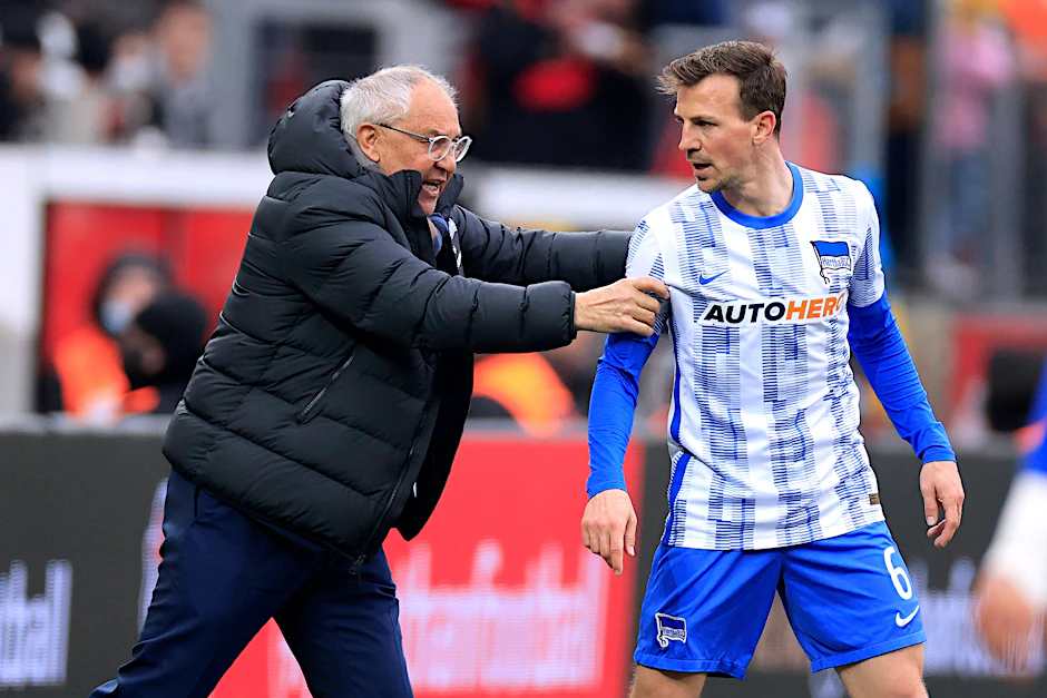 Felix Magath weist Vladimir Darida an – und macht all seinen Profis eine Ansage.