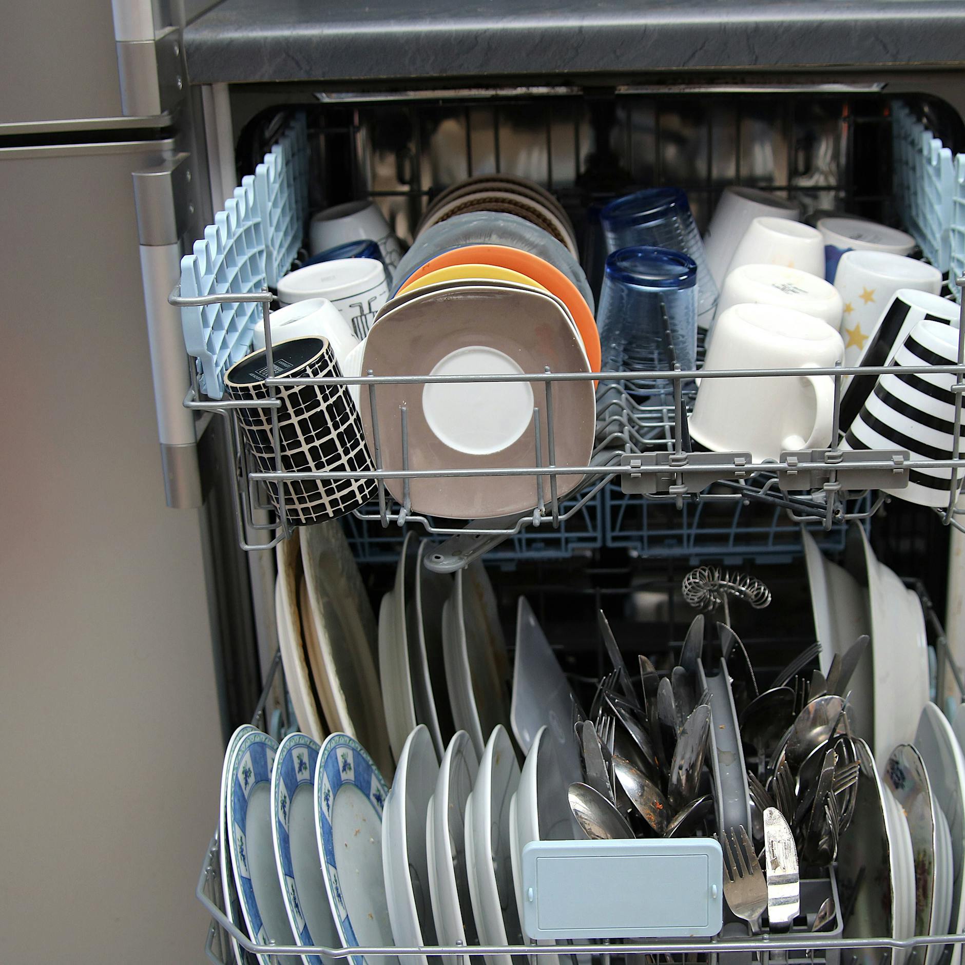 Was verbraucht eigentlich mehr Energie – die Spülmaschine oder das Abwaschen mit der Hand?