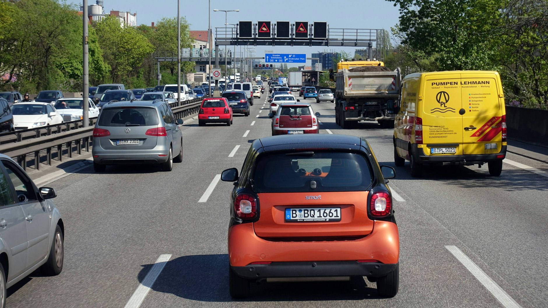 Die A100 in Schöneberg. 1958 wurde westlich von hier der erste Bauabschnitt des Stadtrings für den Verkehr freigegeben. Nun wird über den 17. Abschnitt diskutiert, der nach Lichtenberg führen soll.