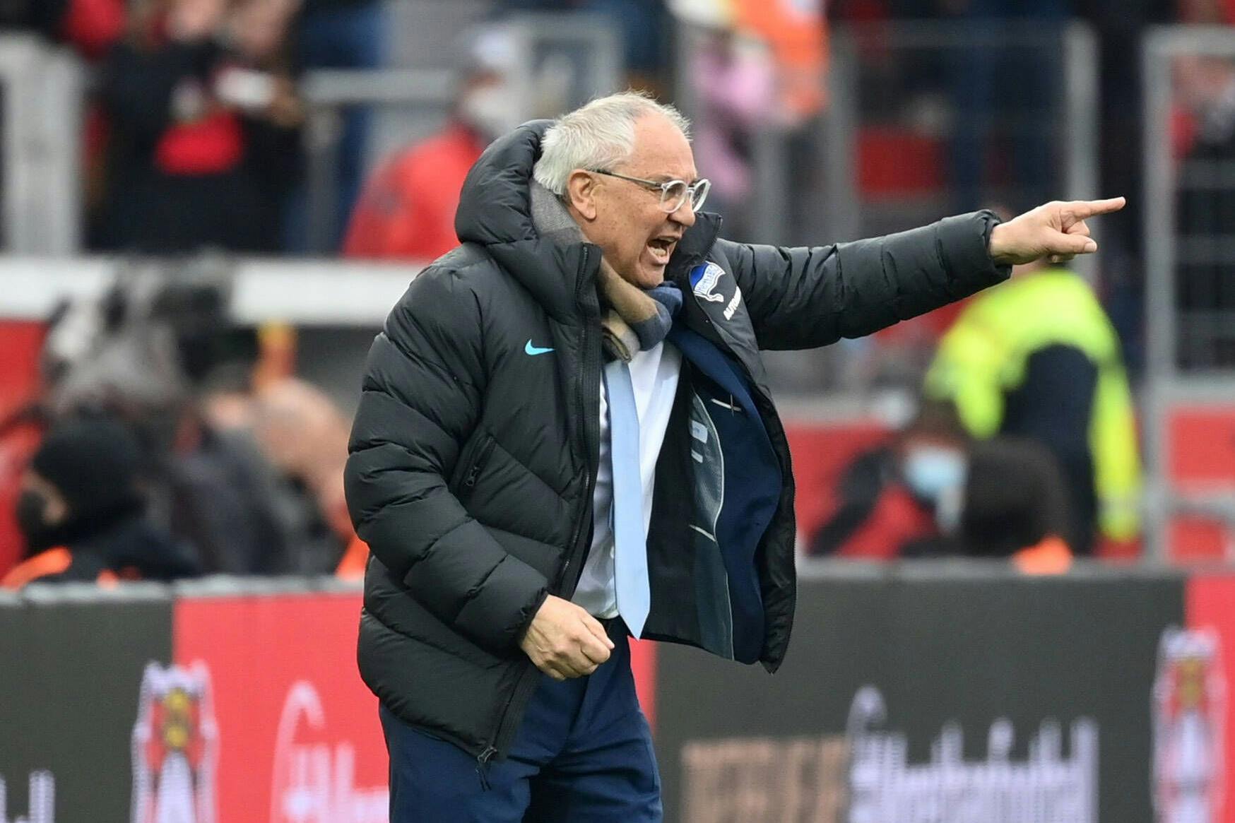 Herthas Trainer Felix Magath musste in Leverkusen oft laut an der Seitenlinie werden. Es half aber nichts.