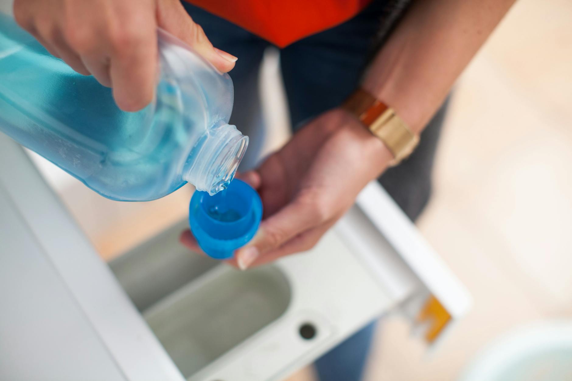 Für richtig saubere Wäsche braucht man nicht nur das geeignete Waschmittel, sondern auch die richtige Temperatur und Dosierung.