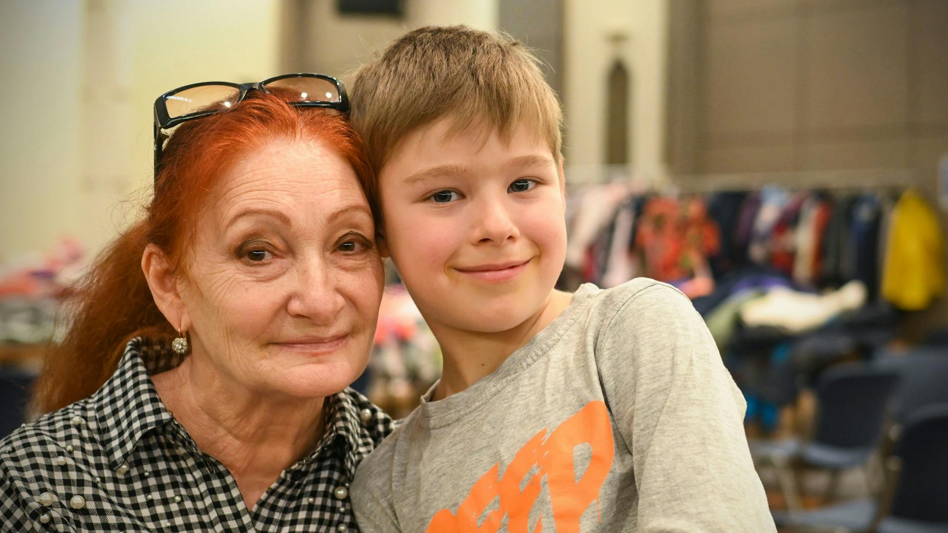 Mira Sepitorowa und ihr Urenkel Ilya in der Jüdischen Gemeinde zu Berlin