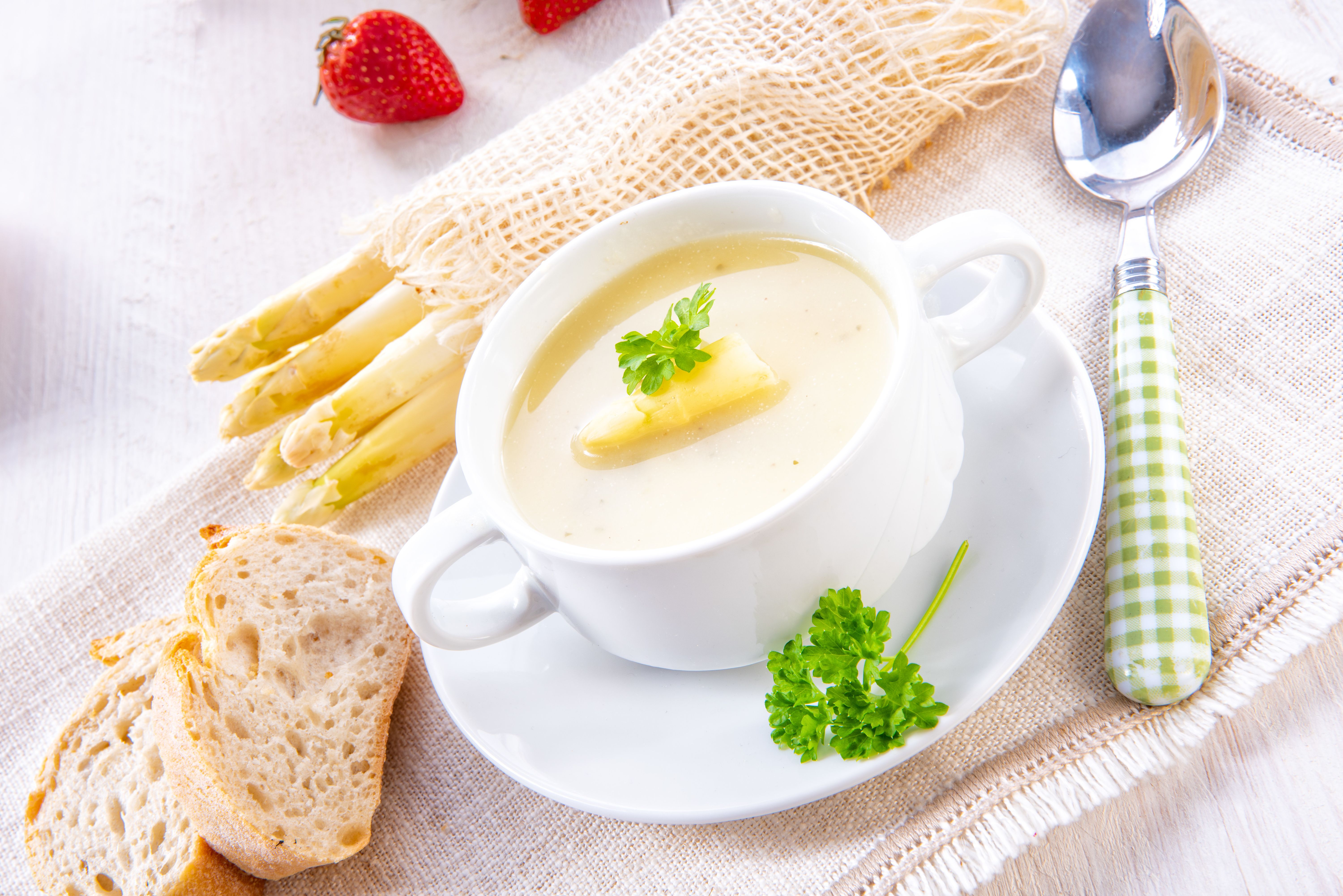 So gelingt Ihnen die perfekte Spargelcremesuppe – super-einfach, super-cremig, super-lecker!