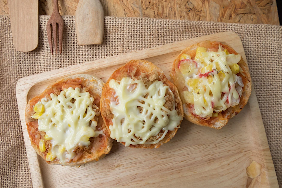 Die himmlisch leckeren Pizzabrötchen sind in Windeseile gemacht