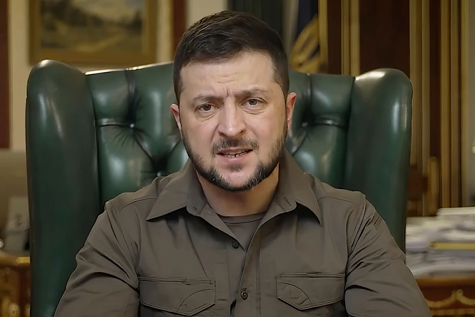 In diesem Bild aus einem vom Pressebüro des ukrainischen Präsidenten zur Verfügung gestellten Video spricht Wolodymyr Selenskyj, Präsident der Ukraine.