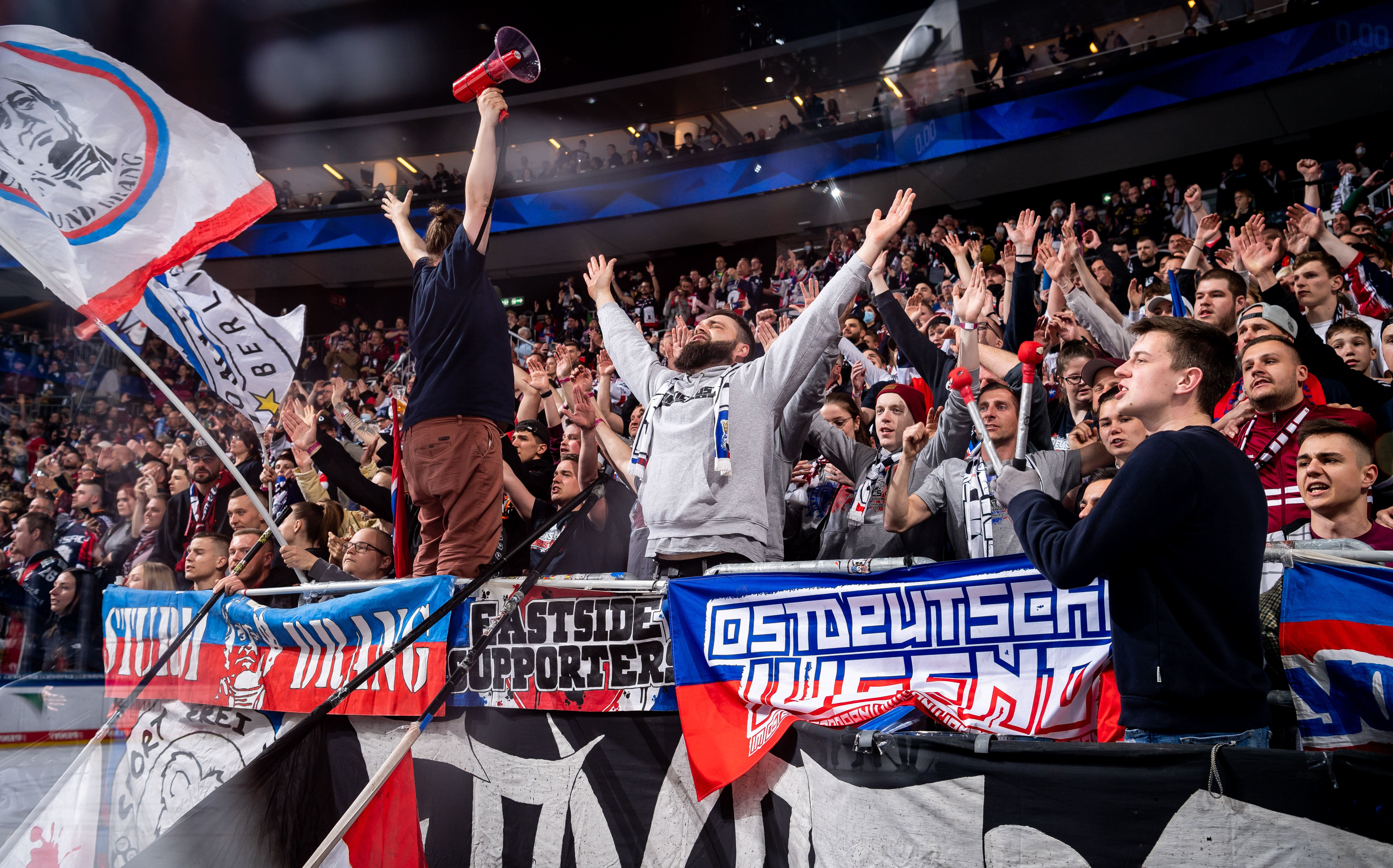 Image - Singende Eisbären: So bedanken sich die Eishockey-Cracks bei ihren Fans