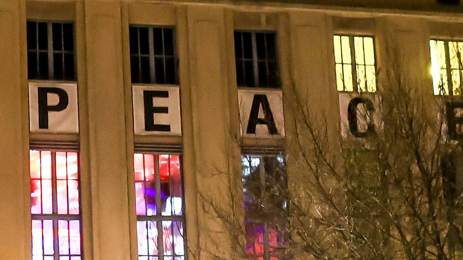 Über diesen Schriftzug am Berghain ärgert sich Elon Musk.