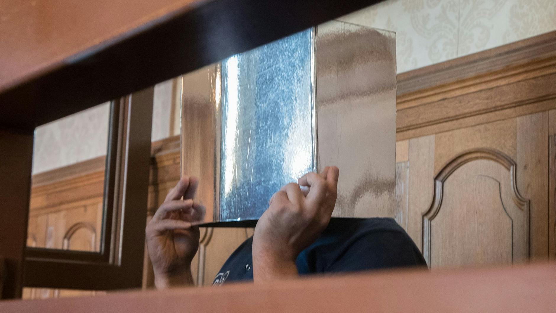 18 Monate lang saß Ali H. auf der Anklagebank. Laut Gericht ist seine Schuld am Tod von Homa und Tajala Z. bewiesen.