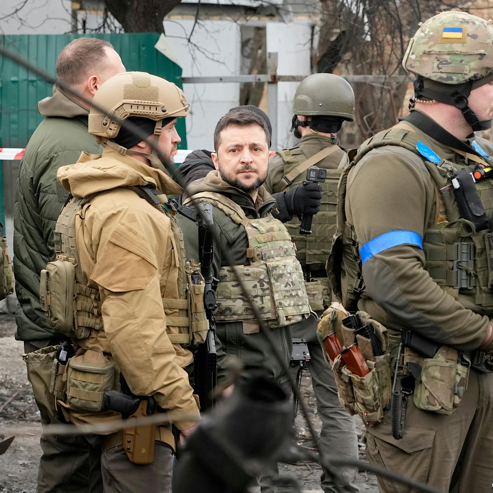 Ukraine: Selenskyj besucht Butscha und spricht von „Völkermord“