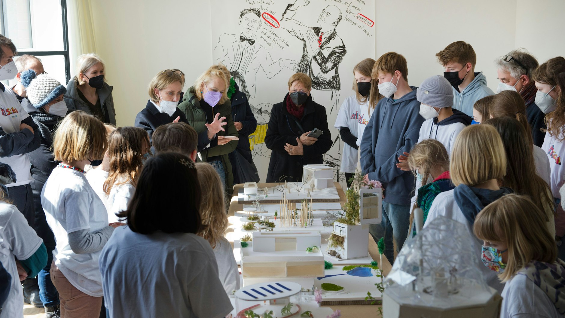 Jetzt dürfen die Großen bestaunen, was die Kleinen gebaut haben: Workshop-Finale im Mies-van-der-Rohe-Haus Hohenschönhausen am vergangenen Sonntag.