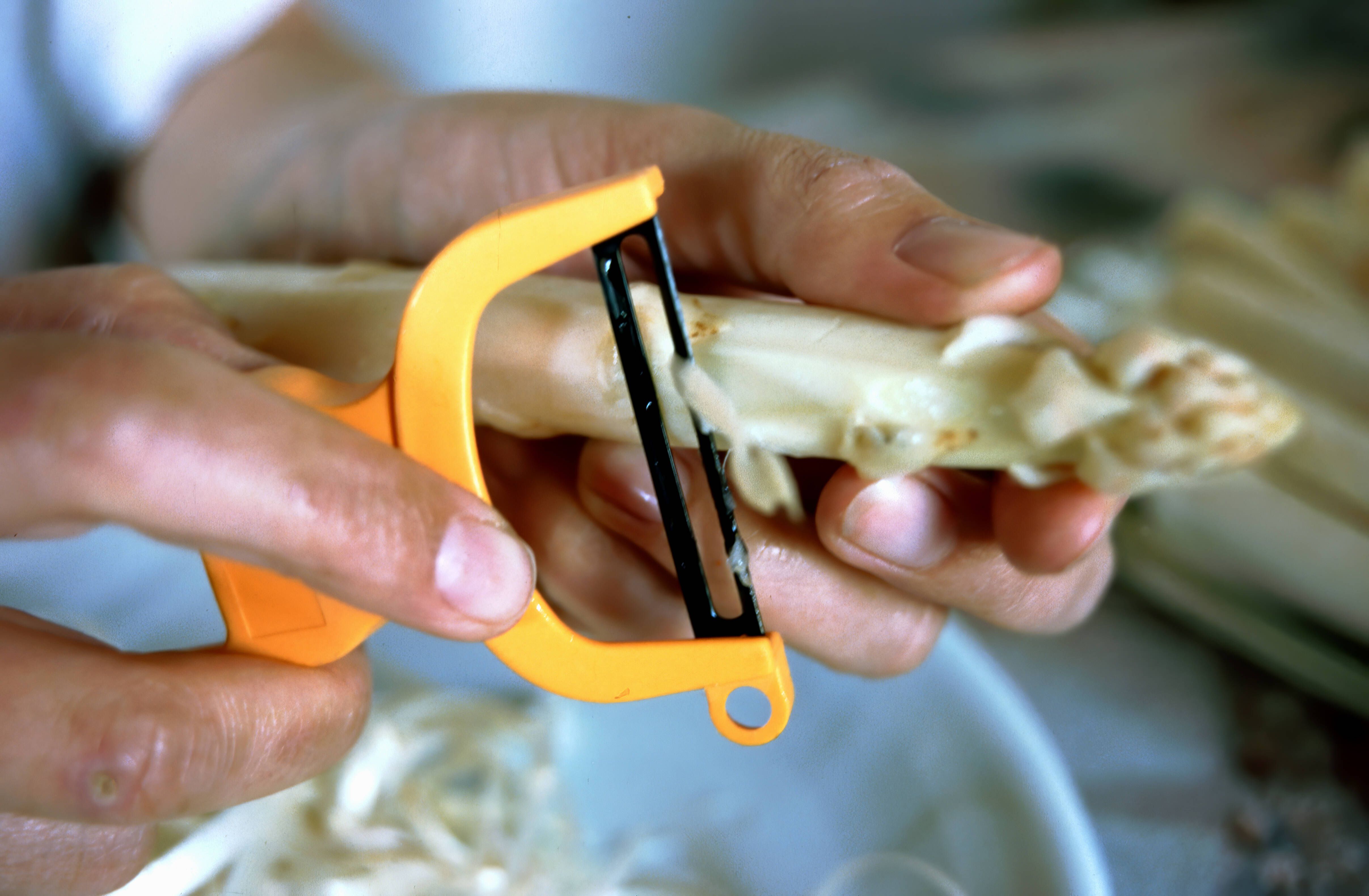 Irre Küchen-Tricks zum Lebensmittel sparen! Zweites Leben für Gemüse-Schalen und Co.: DIESE Essens-Reste werden Sie nie wieder wegwerfen