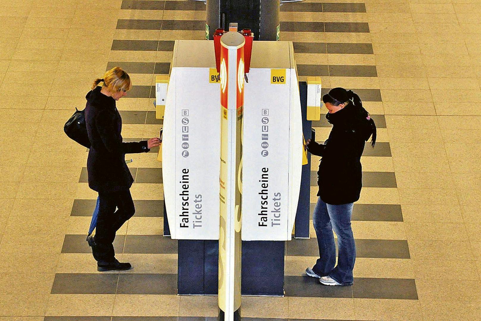 Die Tickets gab’s an Fahrkarten-Automaten.