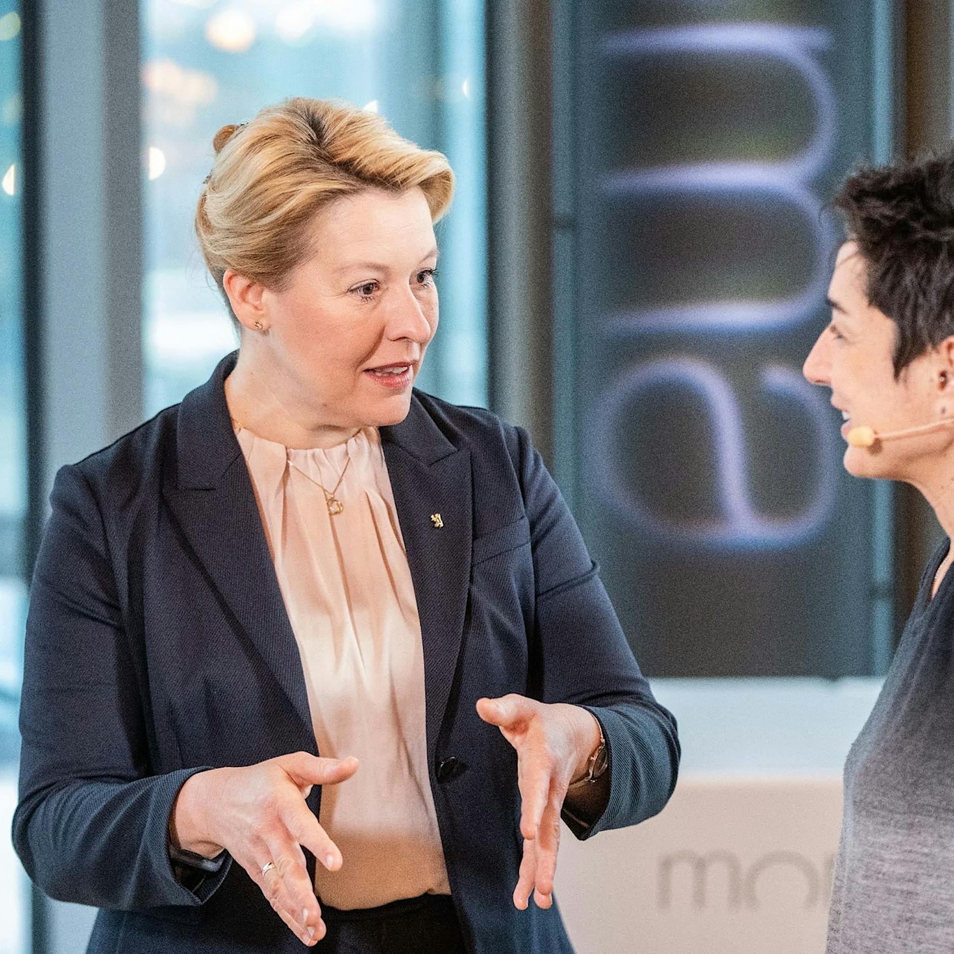 Giffey: Unterstützung für russischen Angriffskrieg bei Demos verbieten