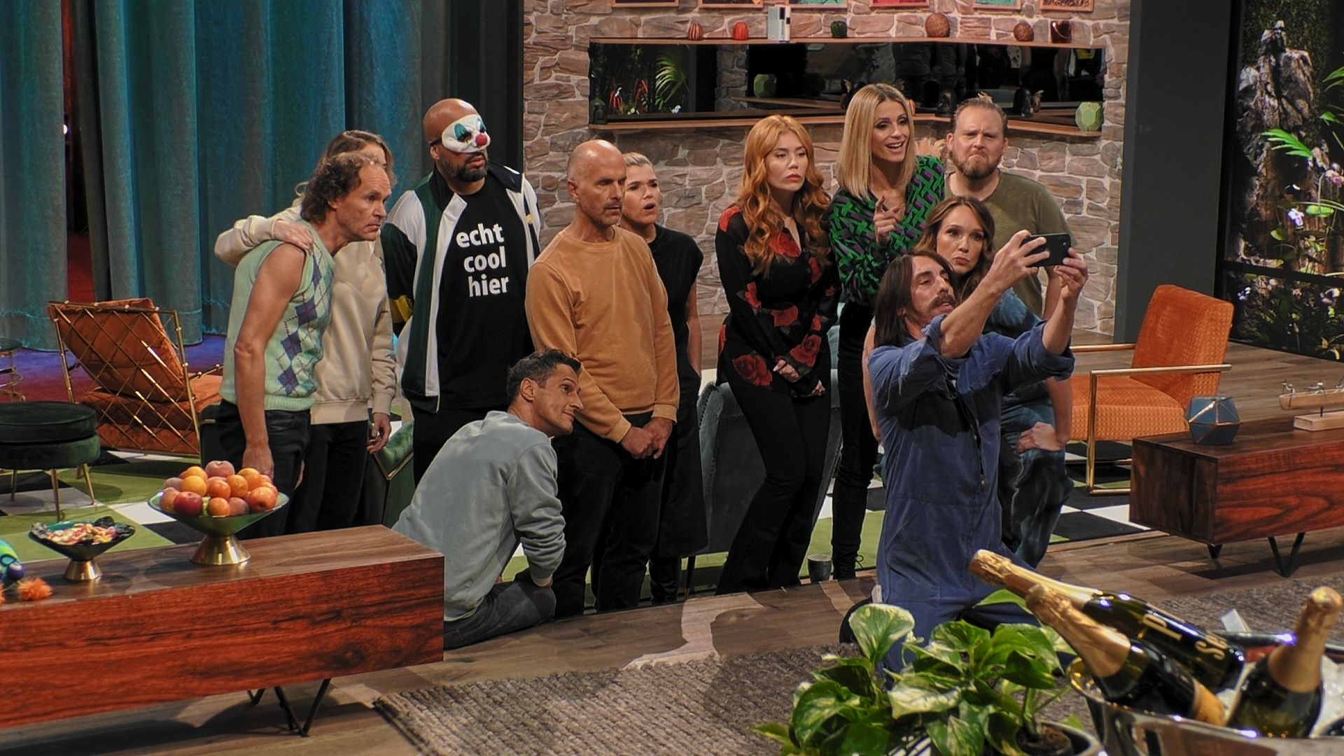 Image - Die ersten Einblicke in die neue Staffel „LOL“: Hier sehen Sie den Einzug der Comedy-Stars – und schon DAS ist unfassbar witzig