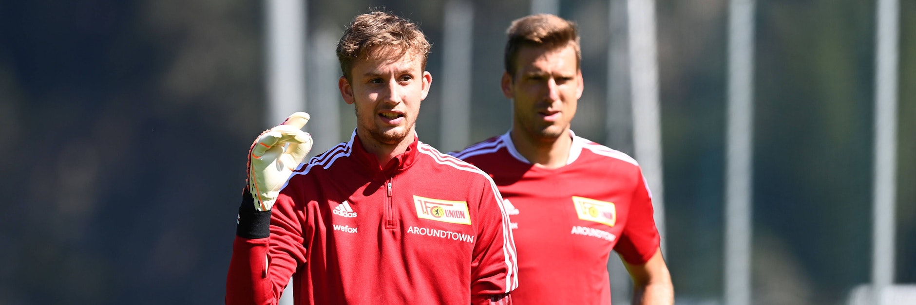 Eisernes Torhüterduell: Frederik Rönnow (l.) kann jetzt im Derby weiter Druck machen auf Andreas Luthe.