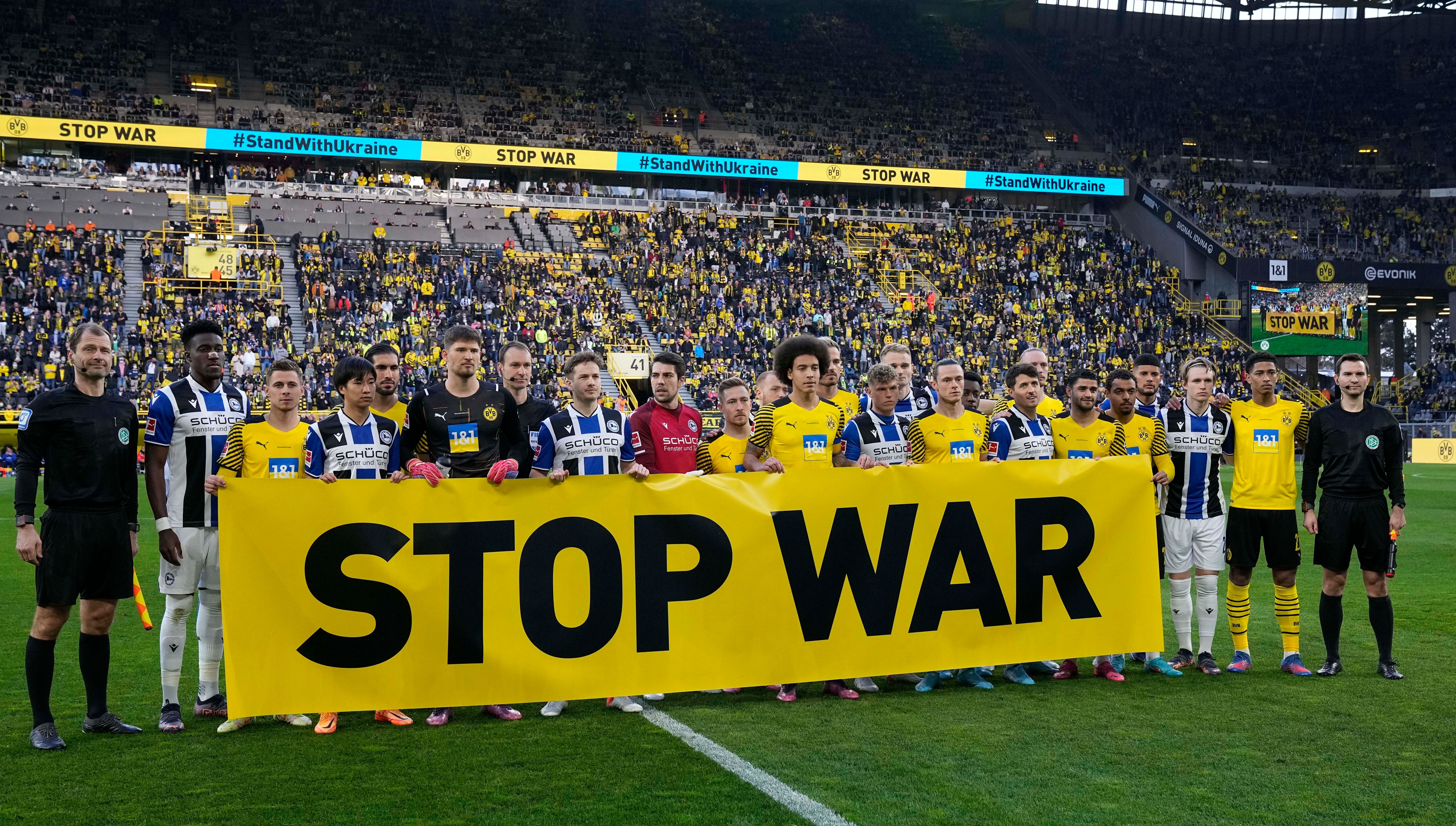 Wegen pro-ukrainischen Botschaften: Russen-Sender zensiert Bundesliga-Spiel