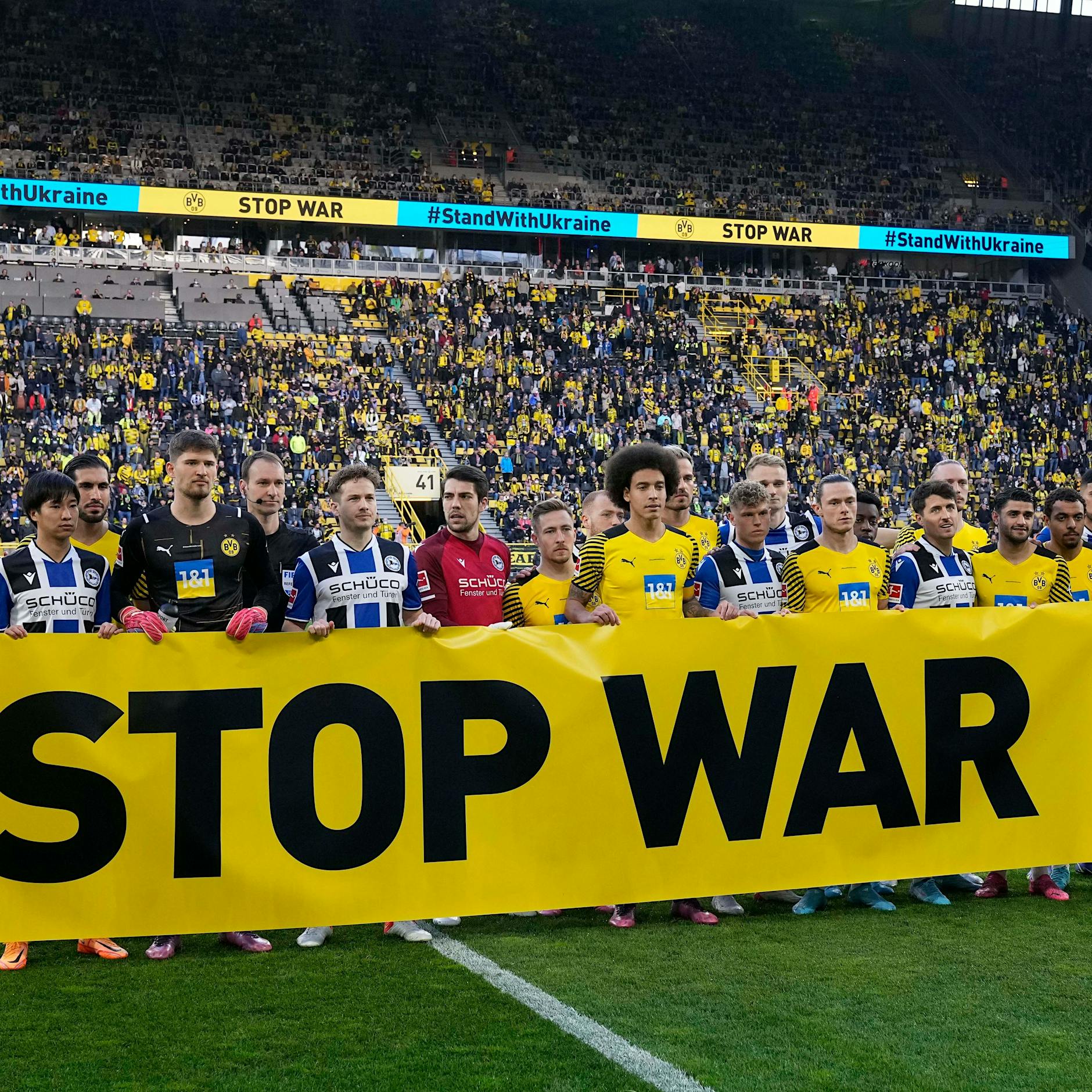 Wegen pro-ukrainischen Botschaften: Russen-Sender zensiert Bundesliga-Spiel