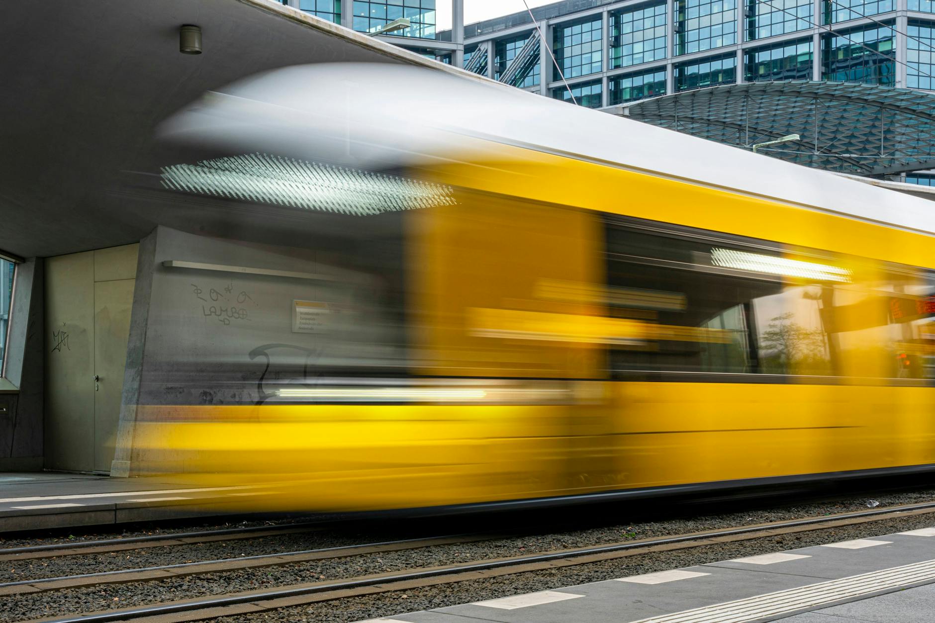 In Berlin-Weißensee ist ab Montag der Straßenbahnverkehr unterbrochen (Symbolbild).