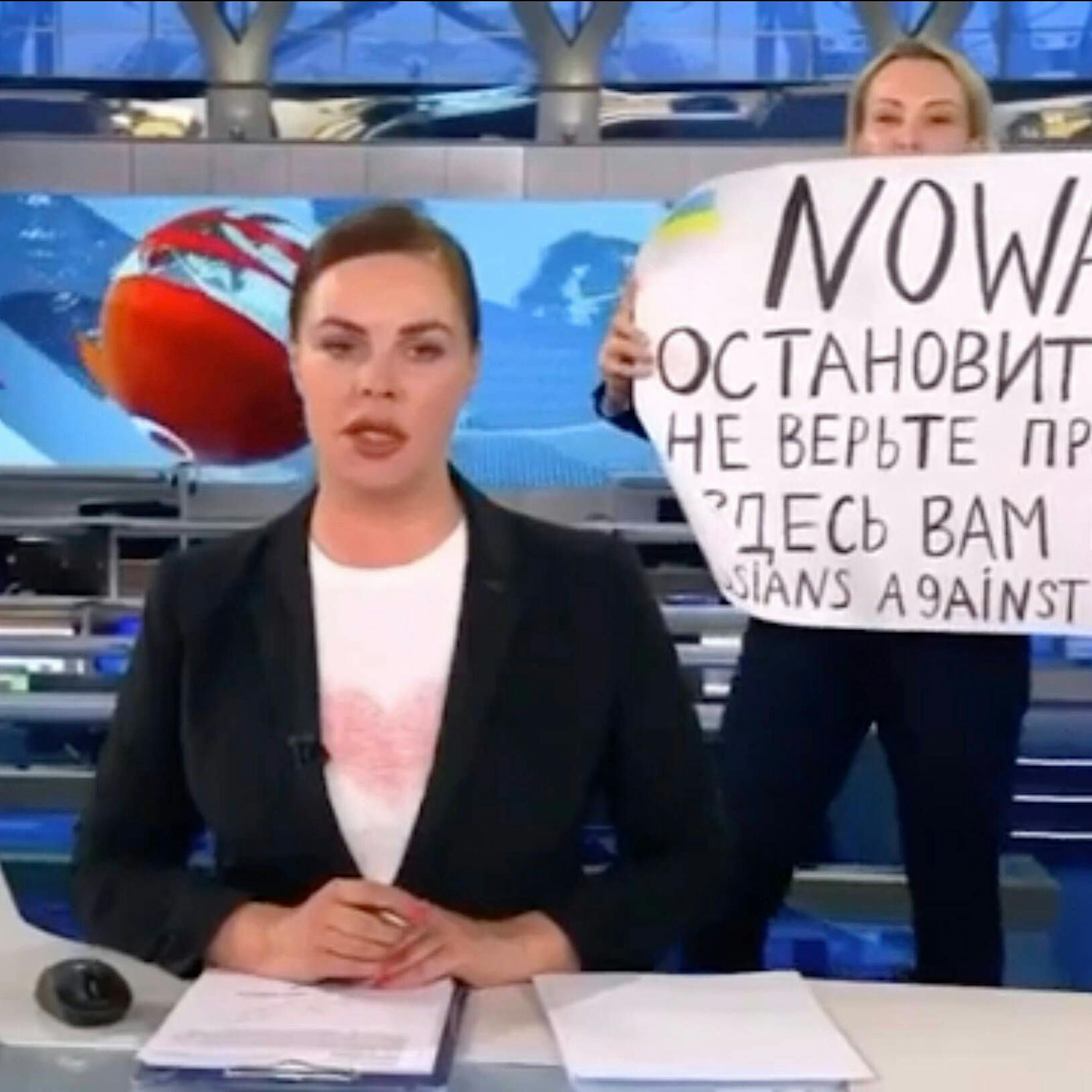 Wie der Protest im Staats-TV das Leben von Marina Owsjannikowa verändert hat