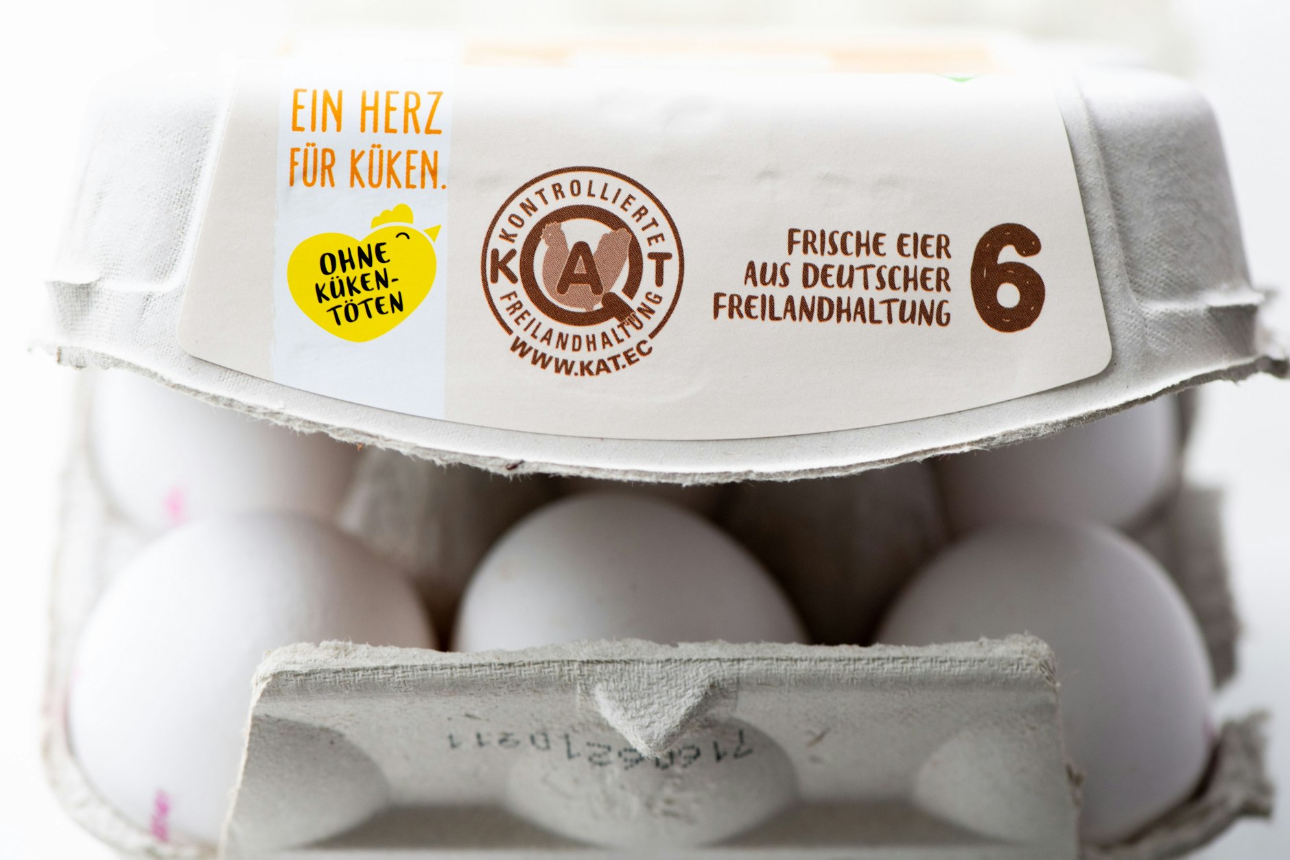 Wer auf den Aufdruck „Ohne Kükentöten“ achtet, geht auf Nummer sicher.