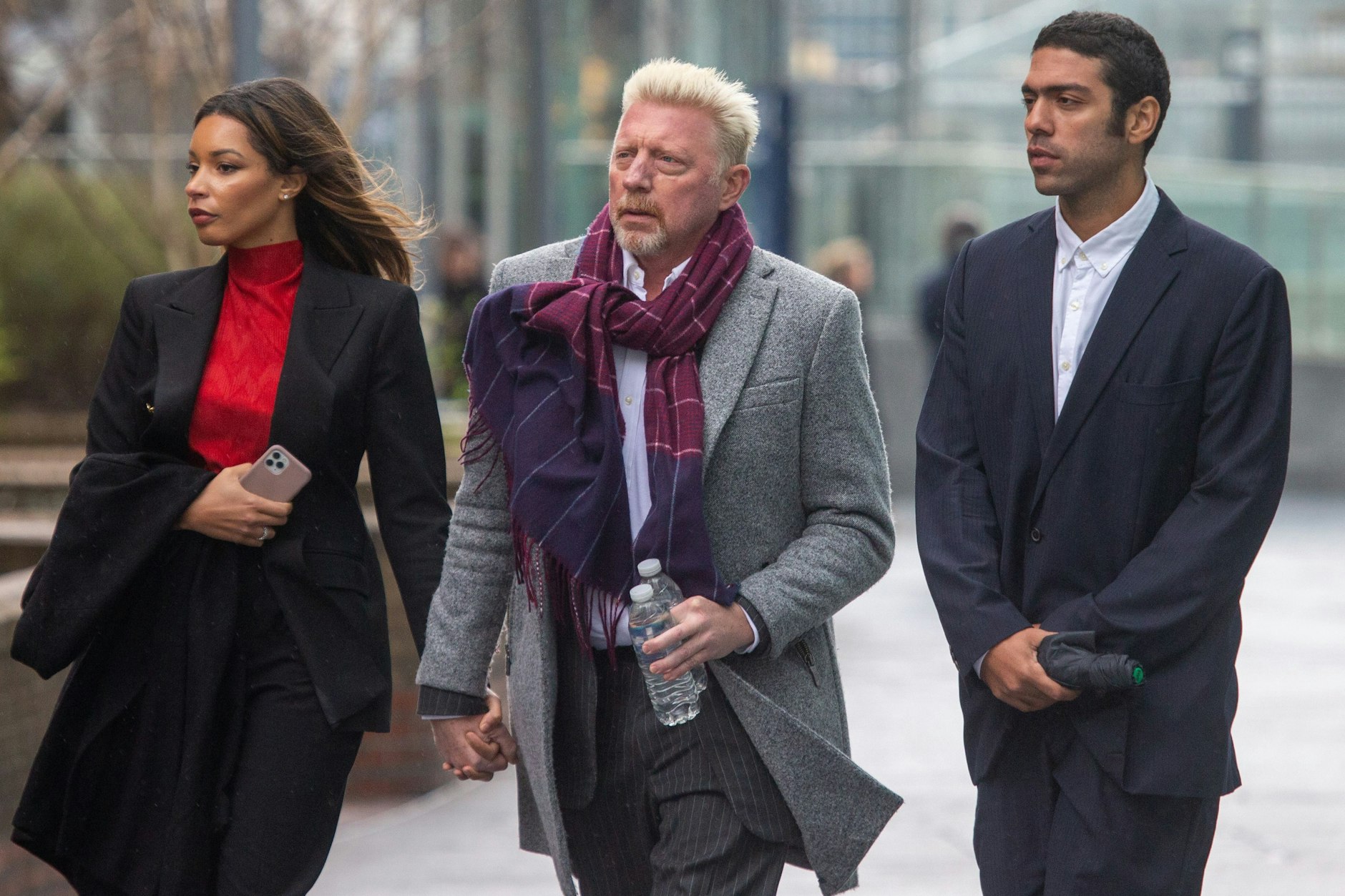 Boris Becker (54) vor dem Gericht mit seiner Lebensgefährtin Lilian De Carvalho Monteiro und Sohn Elias