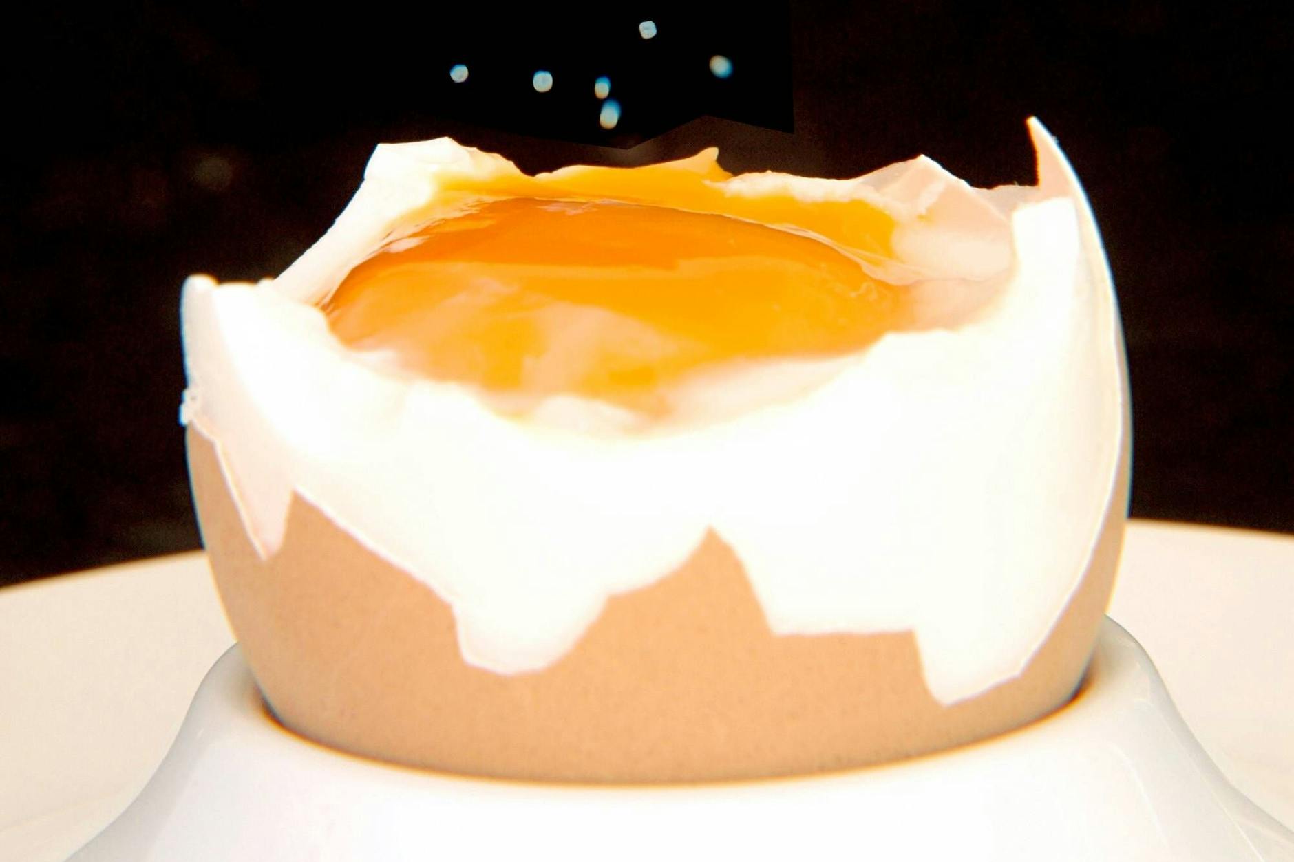 Ein leckeres Frühstücksei gehört auch an den Ostertagen zur Morgen-Mahlzeit. Aber viele fragen sich: Eier kochen - wie lange?