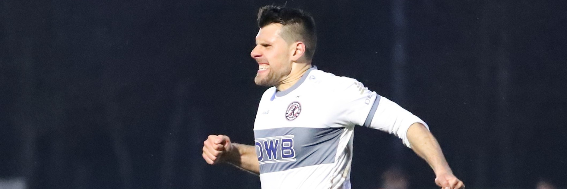 Wer wird denn gleich in die Luft gehen? Niklas Brandt macht sich nach seinem Treffer zum 1:0 zum Abheben bereit.