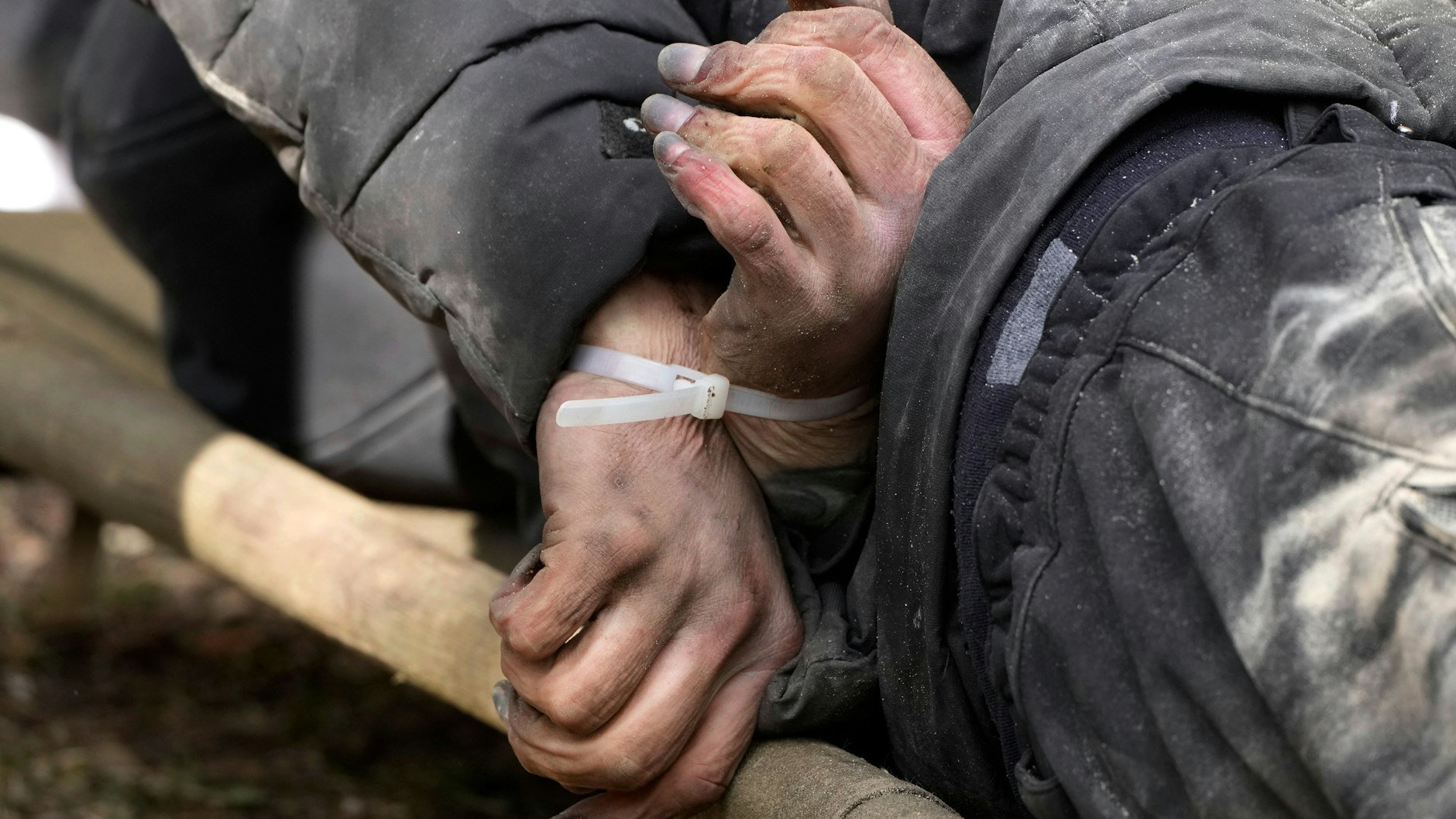 Zum Teil waren die Leichen gefesselt. 