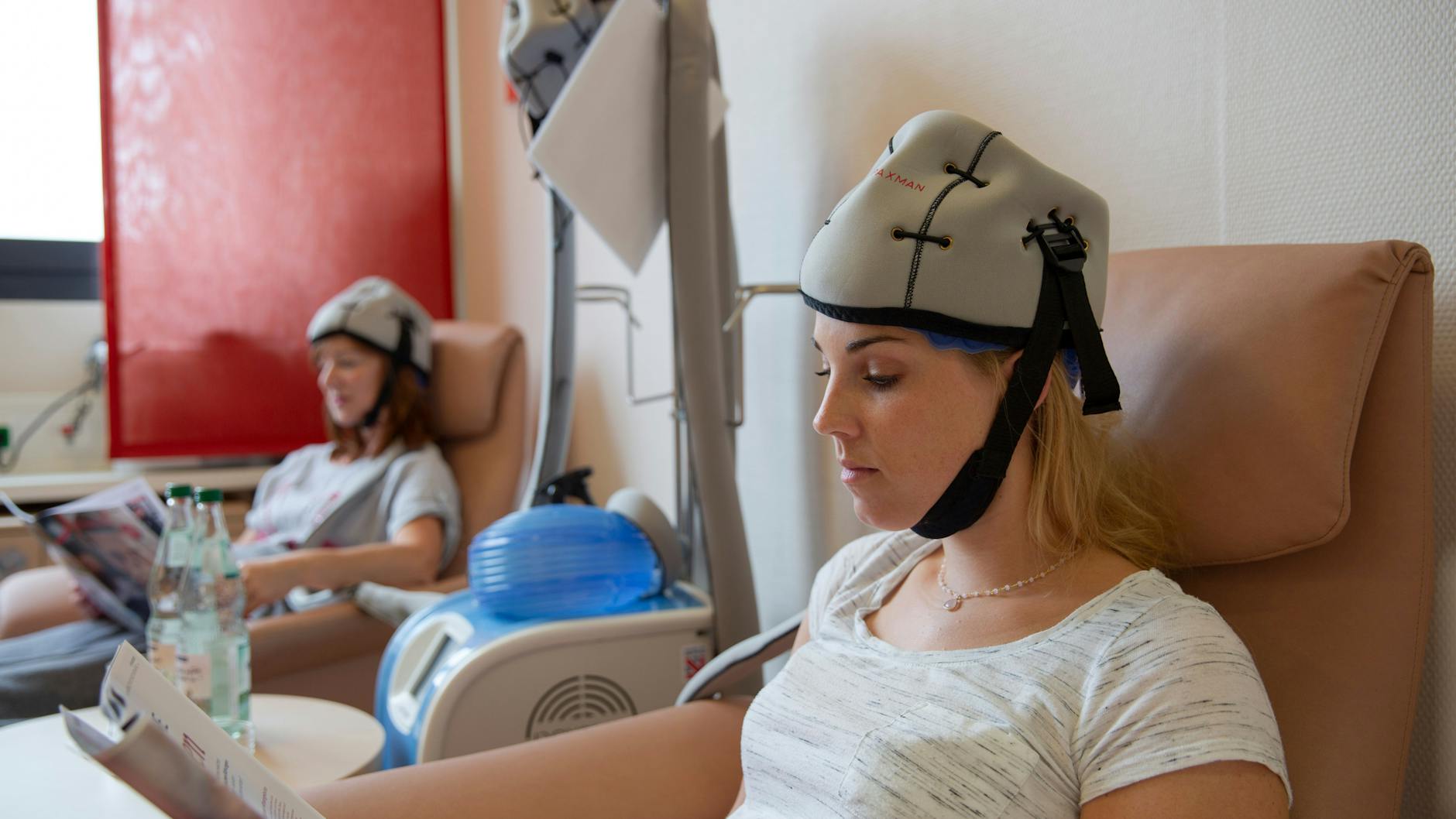 Die Kühlkappen-Therapie ist in Berlin keine Kassenleistung. Eine Sitzung kostet etwa 86 Euro.