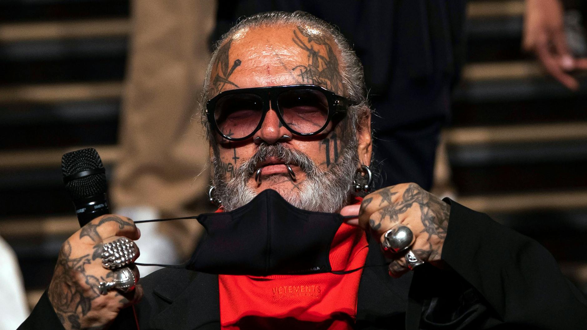 Kommt sicher problemlos rein, bleibt aber meistens draußen: Sven Marquardt, Türsteher im Berghain.