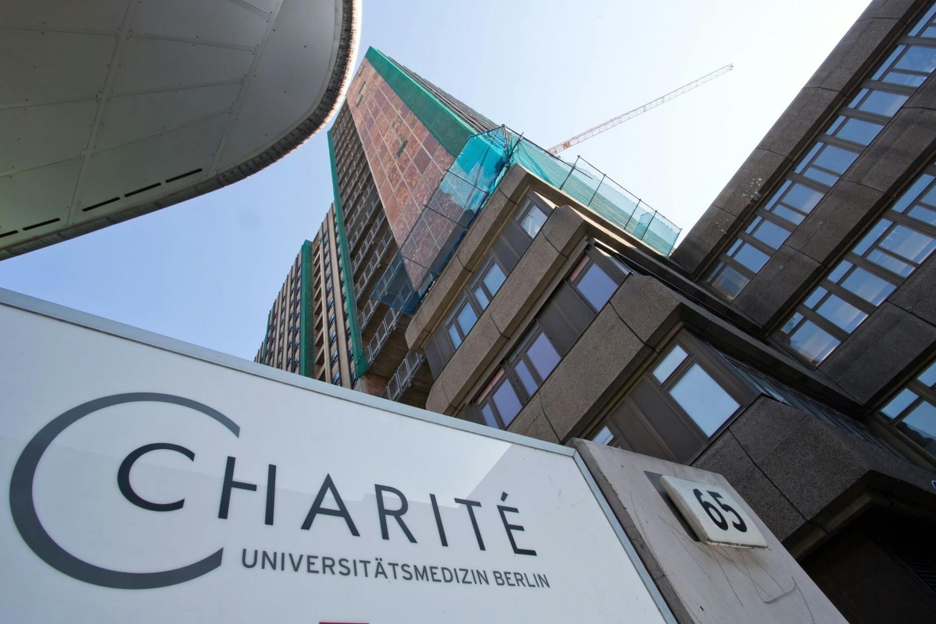 Das Bettenhaus der Berliner Charité. In der Klinik wurden bisher 800 Flüchtlinge aus der Ukraine behandelt.