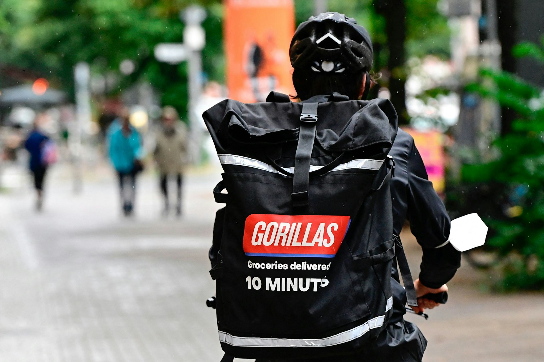 Fahrradkurier des Lieferdienstes Gorillas in Berlin: „ständig unterbesetzt“